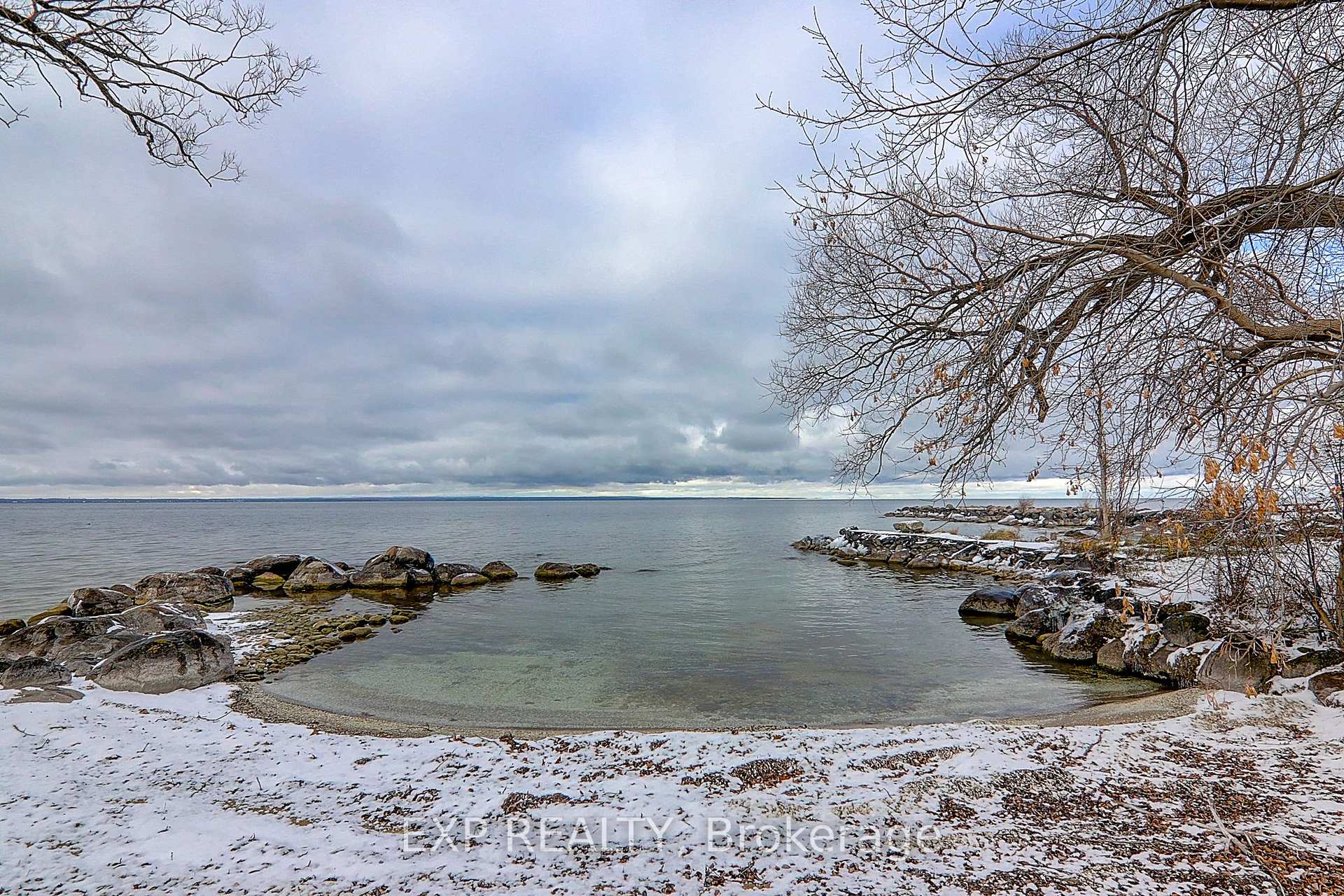 Photo 5 of 433 Lake Drive E, Georgina, Historic Lakeshore Communities — HOMEH