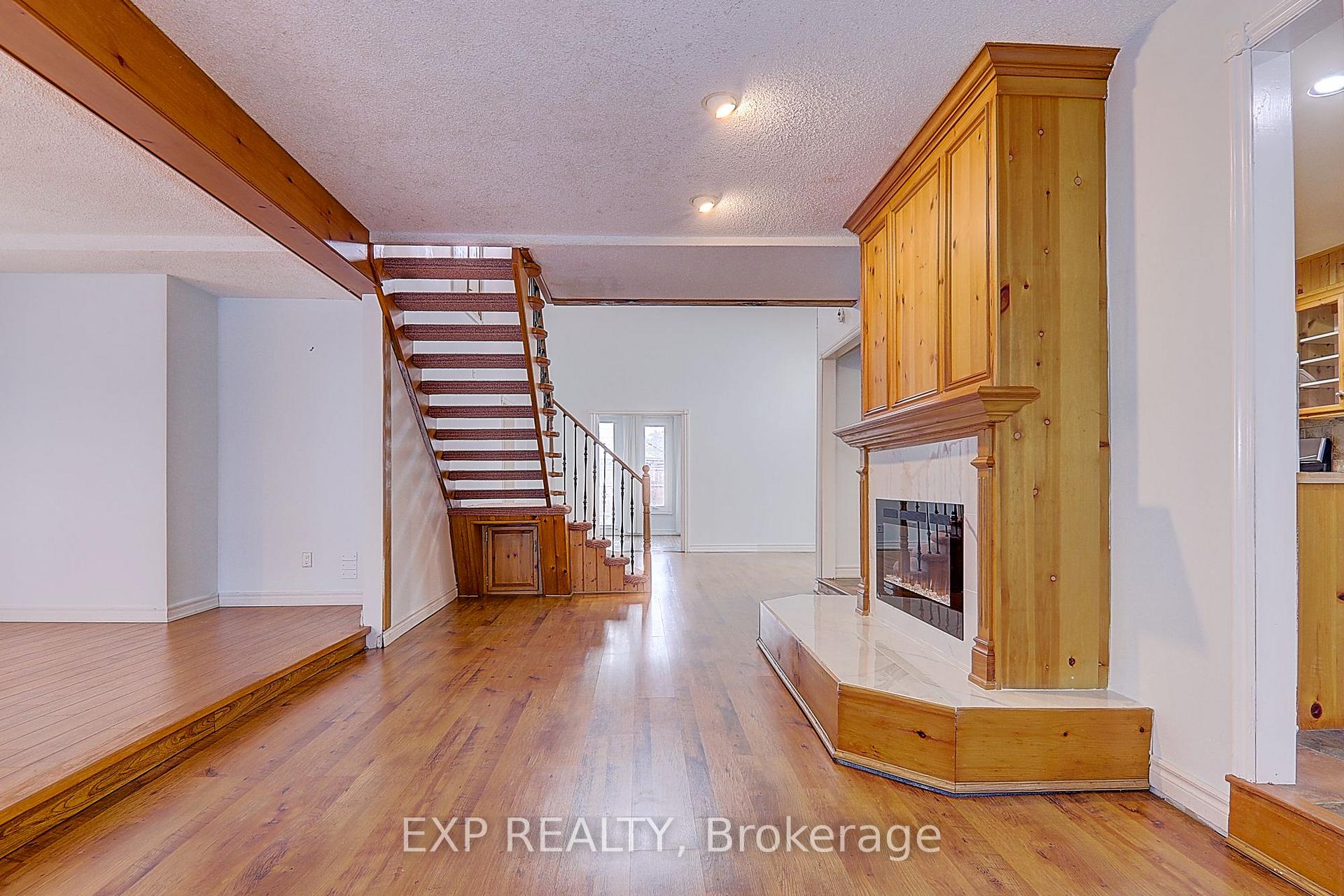 Photo 17 of 433 Lake Drive E, Georgina, Historic Lakeshore Communities — HOMEH