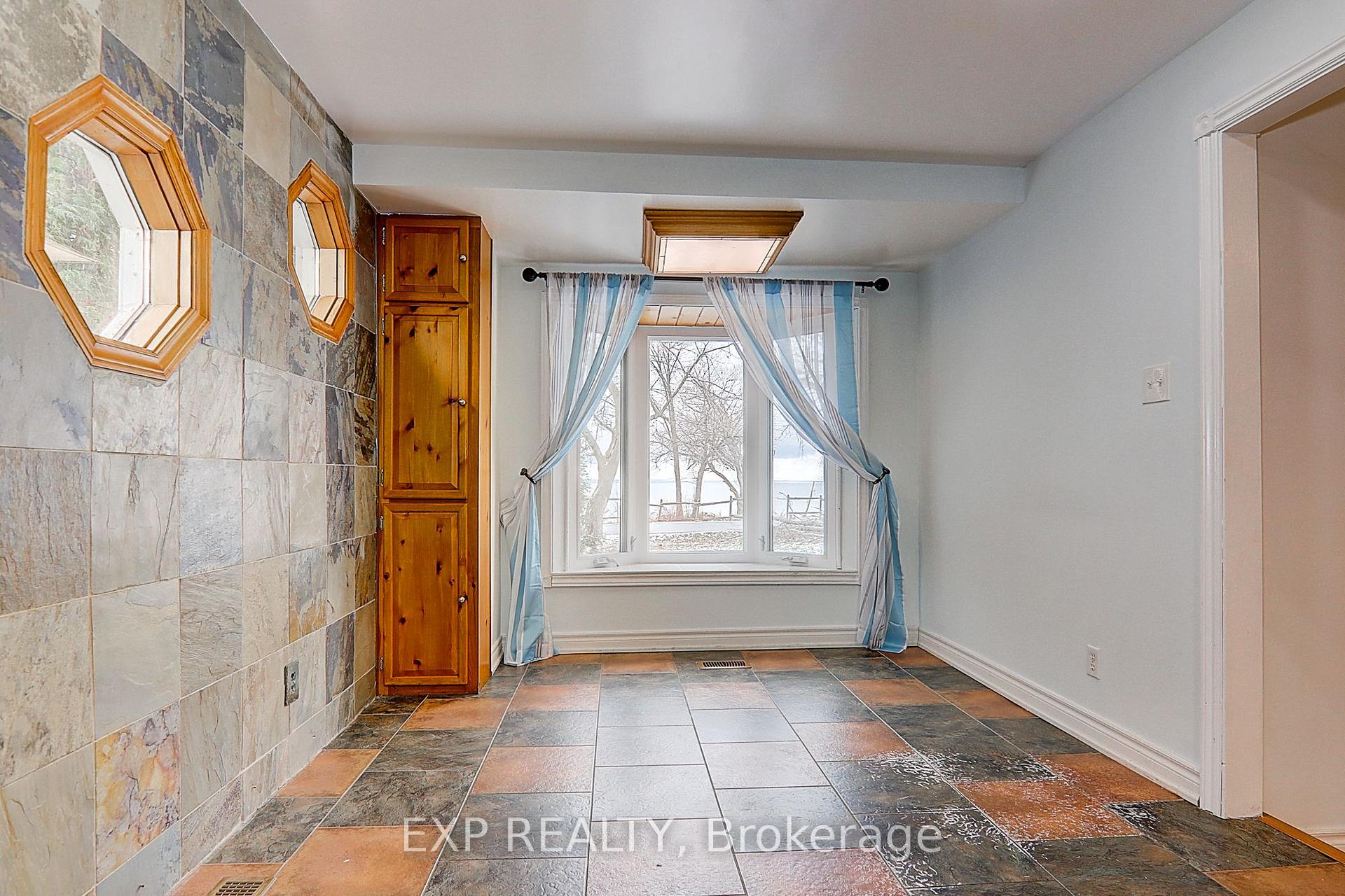 Photo 34 of 433 Lake Drive E, Georgina, Historic Lakeshore Communities — HOMEH