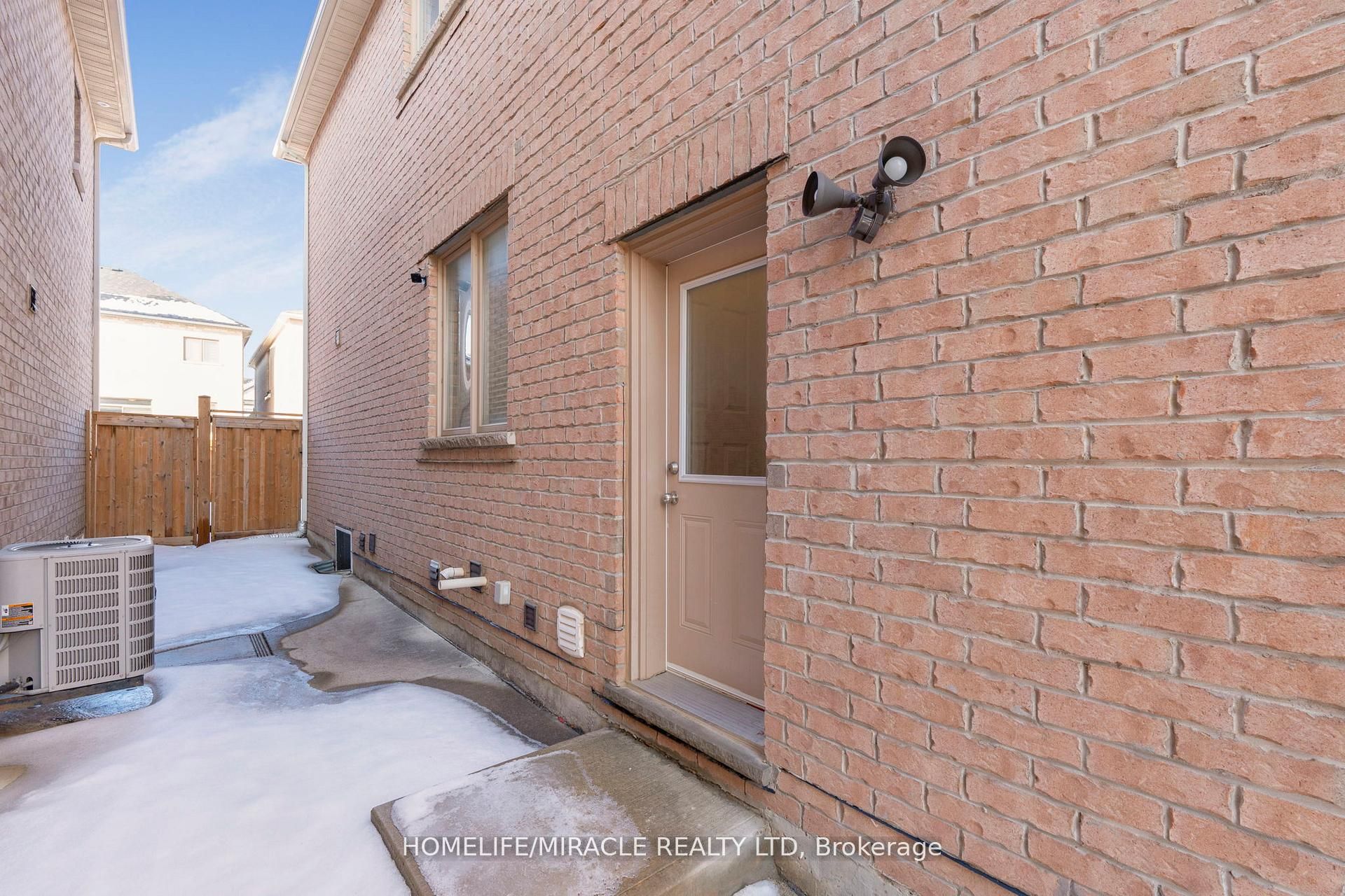 Photo 89 of 10 Dalecrest Road, Brampton, Credit Valley — HOMEH