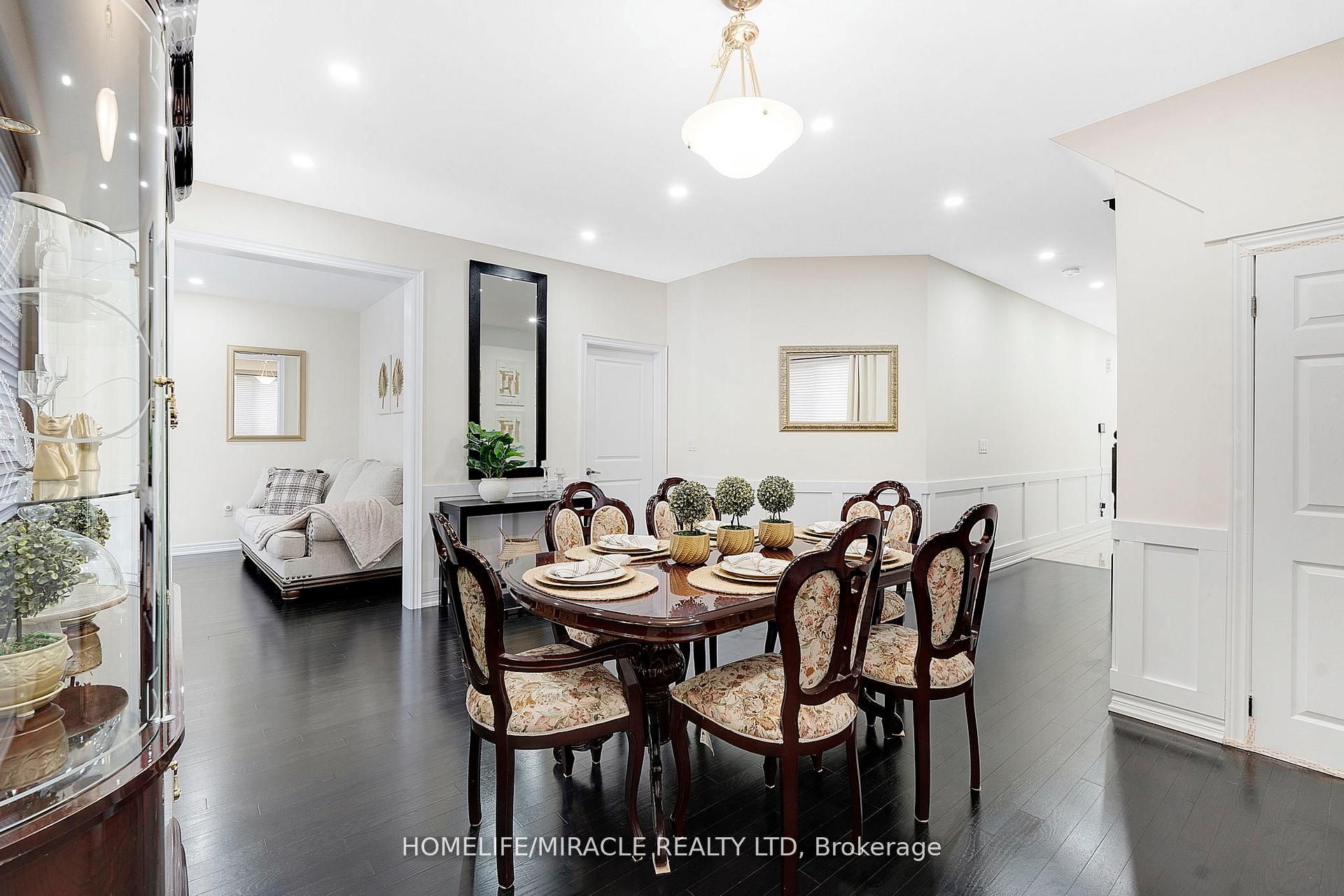 Photo 57 of 10 Dalecrest Road, Brampton, Credit Valley — HOMEH