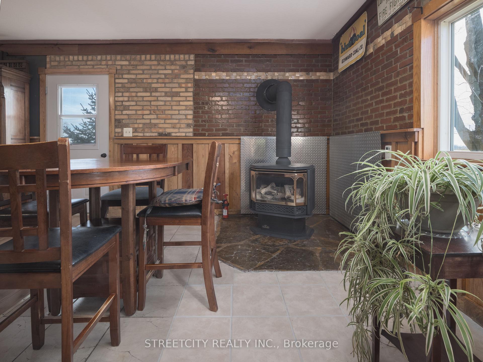 Photo 5 of 35 Ellen Street S, Bluewater, Stanley — HOMEH