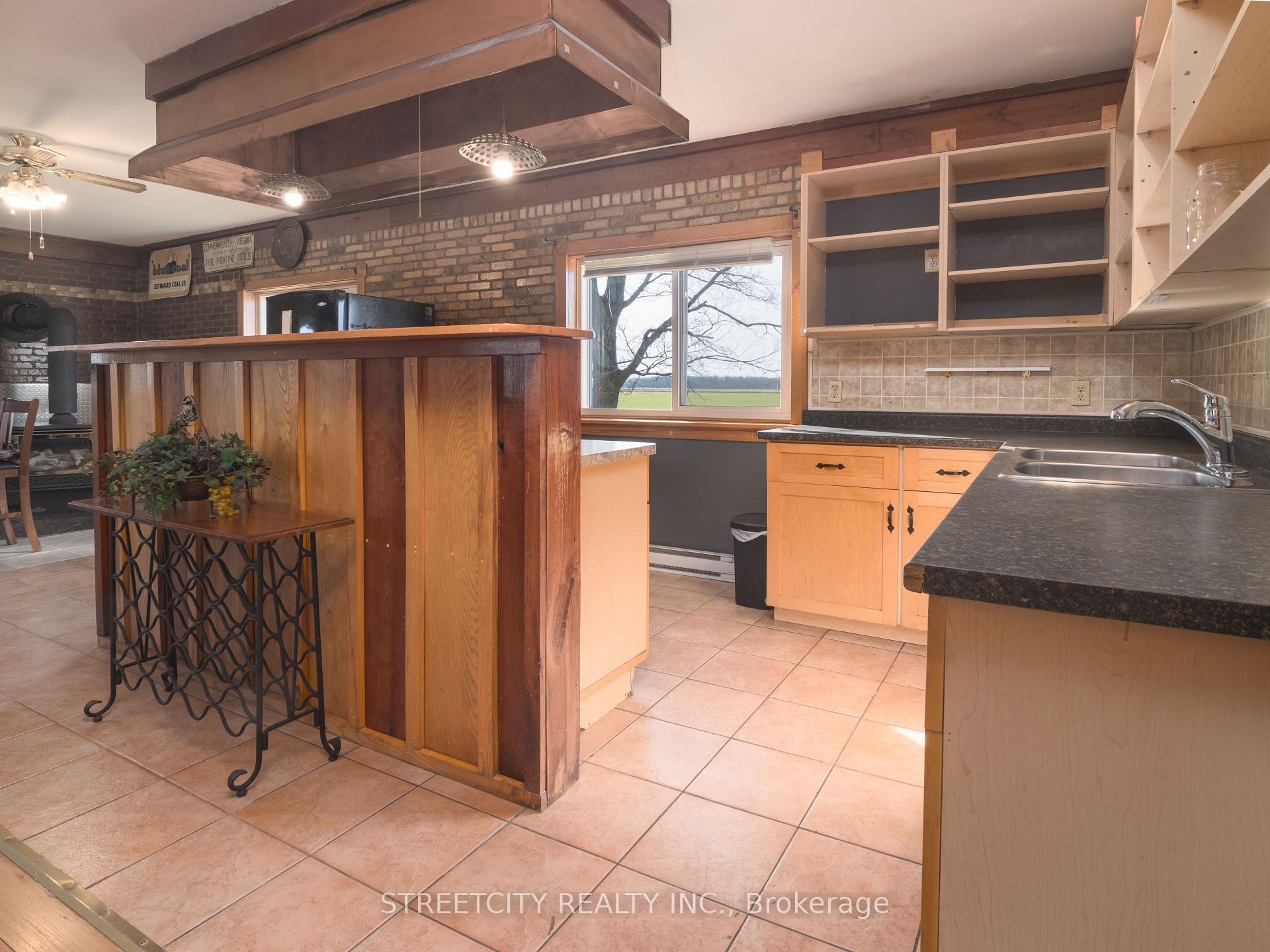 Photo 4 of 35 Ellen Street S, Bluewater, Stanley — HOMEH