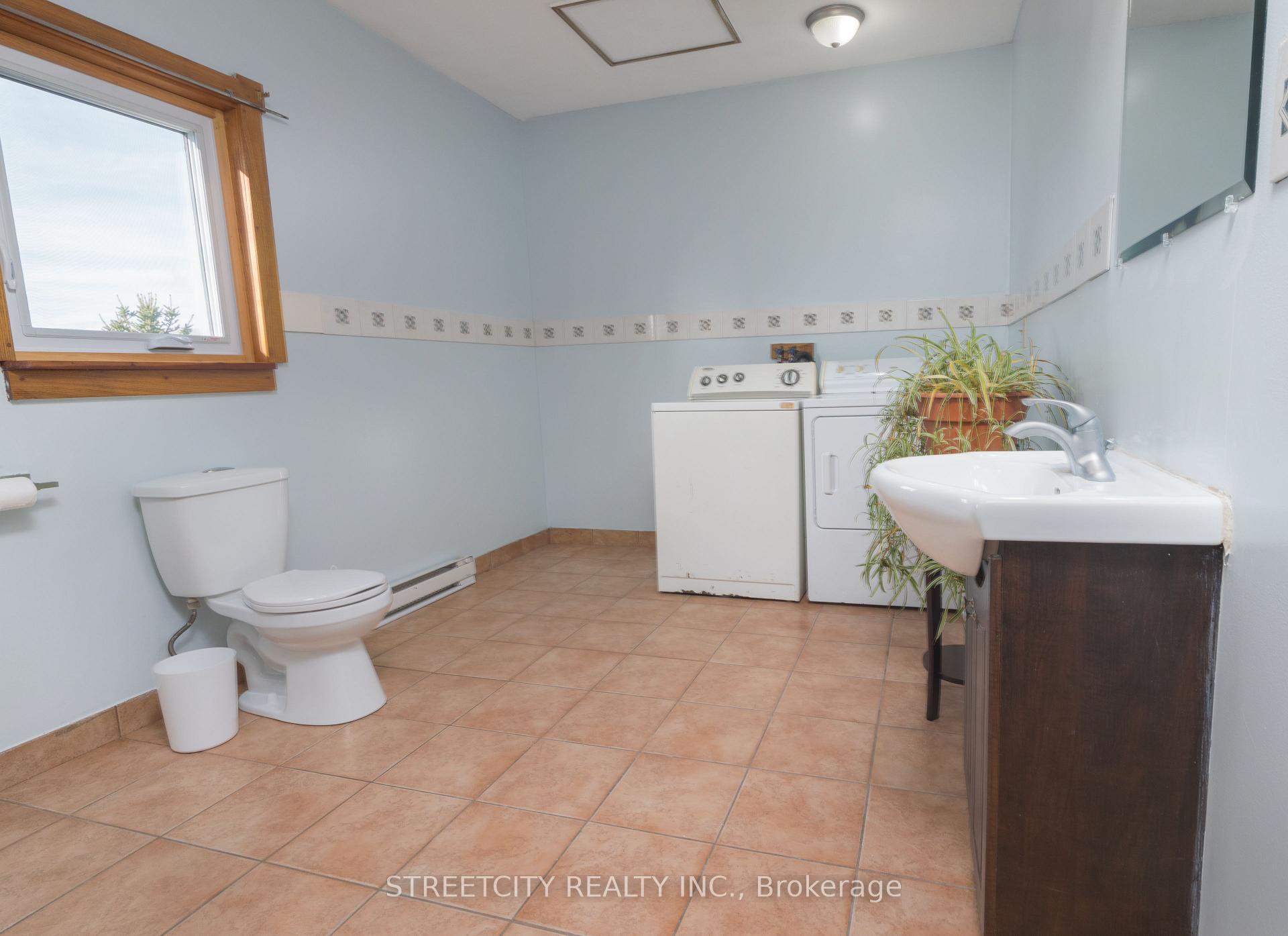 Photo 9 of 35 Ellen Street S, Bluewater, Stanley — HOMEH