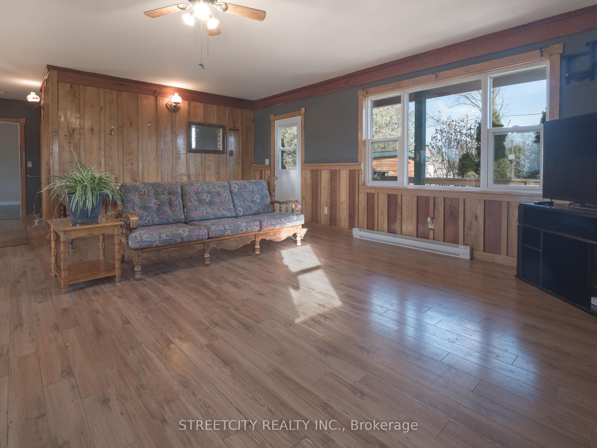 Photo 10 of 35 Ellen Street S, Bluewater, Stanley — HOMEH