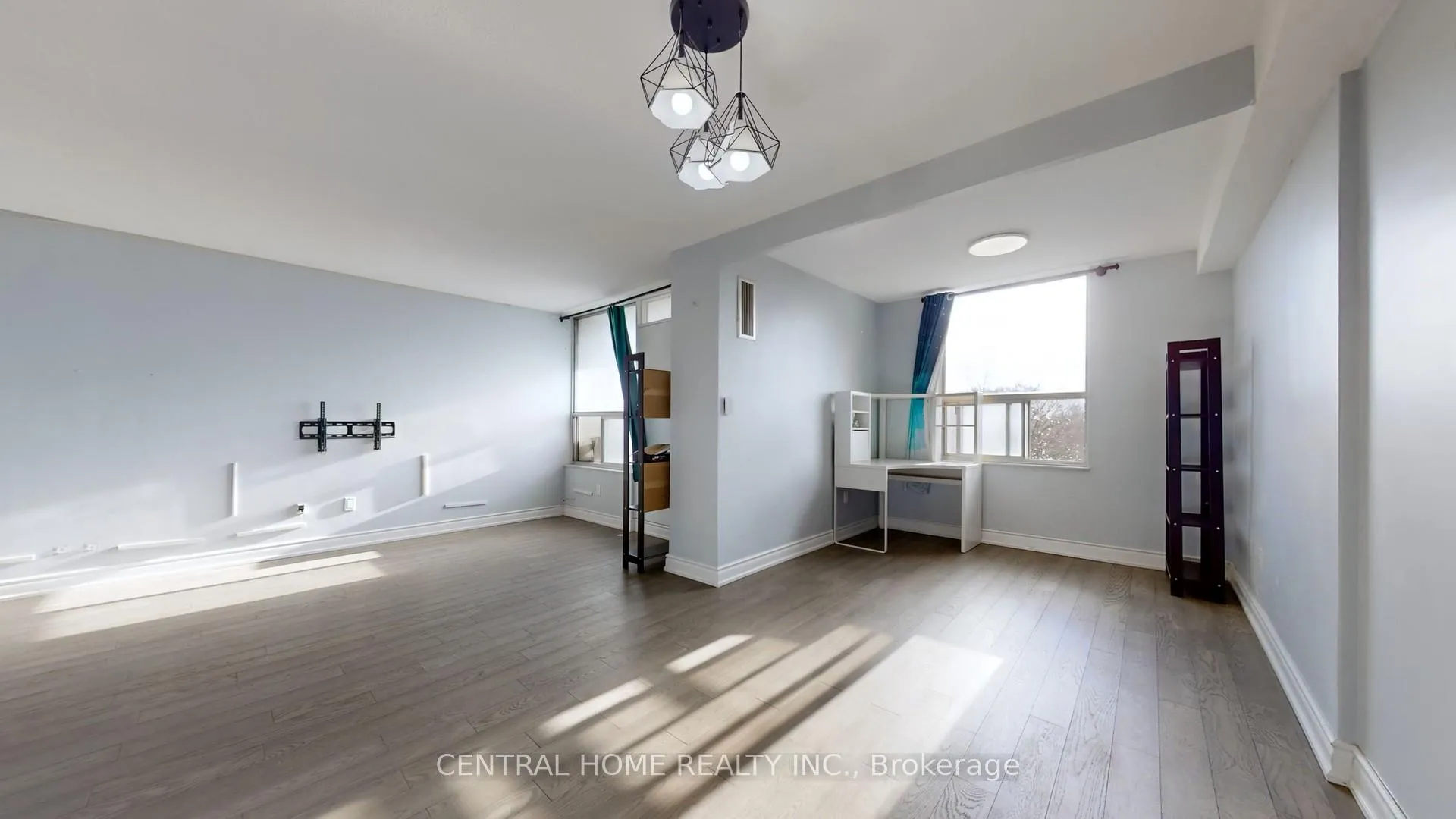 Photo 7 of Unit 715, 5 Shady Golfway, Toronto, Flemingdon Park — HOMEH