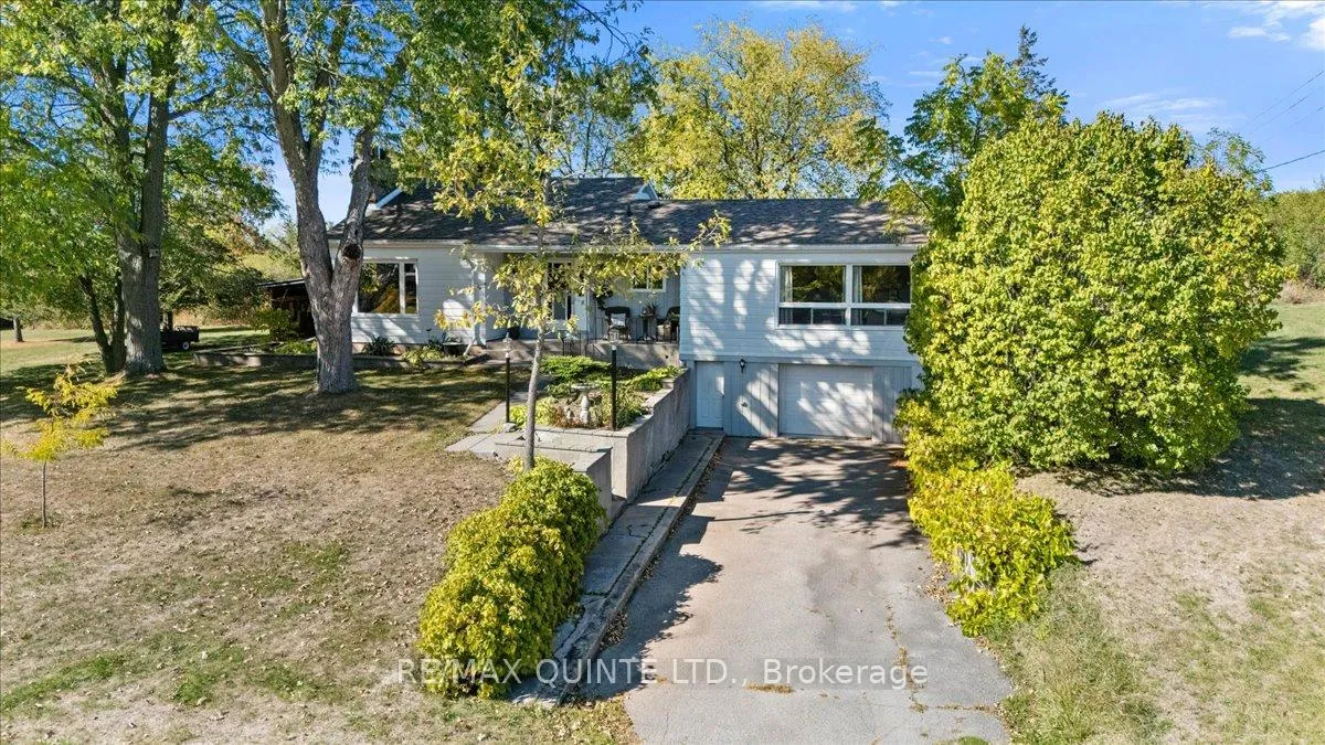 Front of 404 Bridge Street W