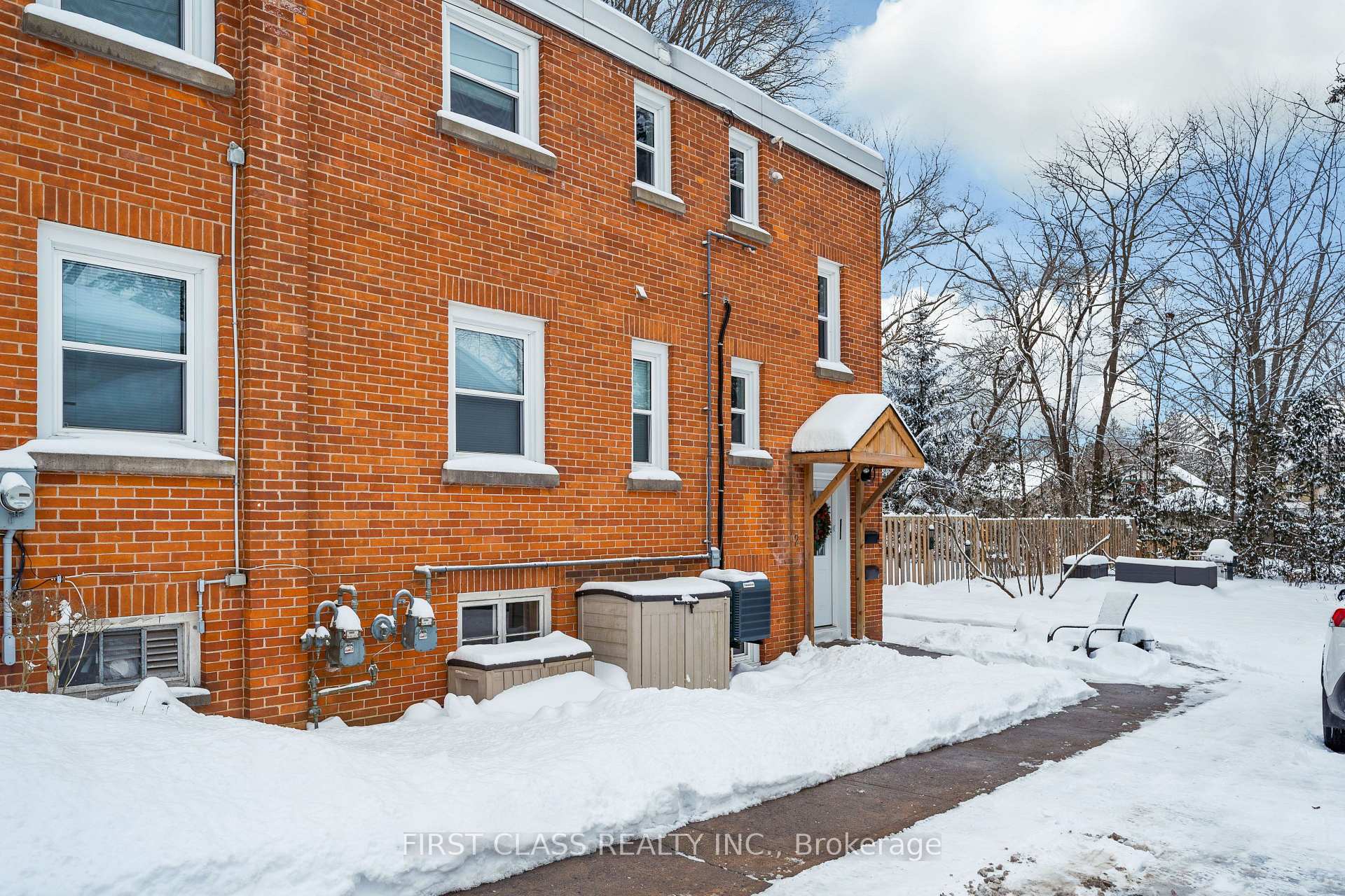 Front of Unit 3, 216 216 MacDonald Ave S