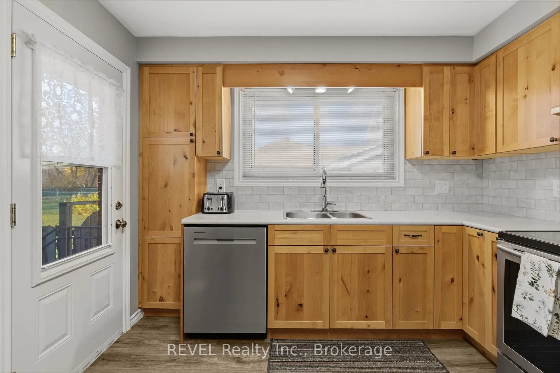 Photo 12 of 68 Hixon Road, Hamilton, Rosedale — HOMEH