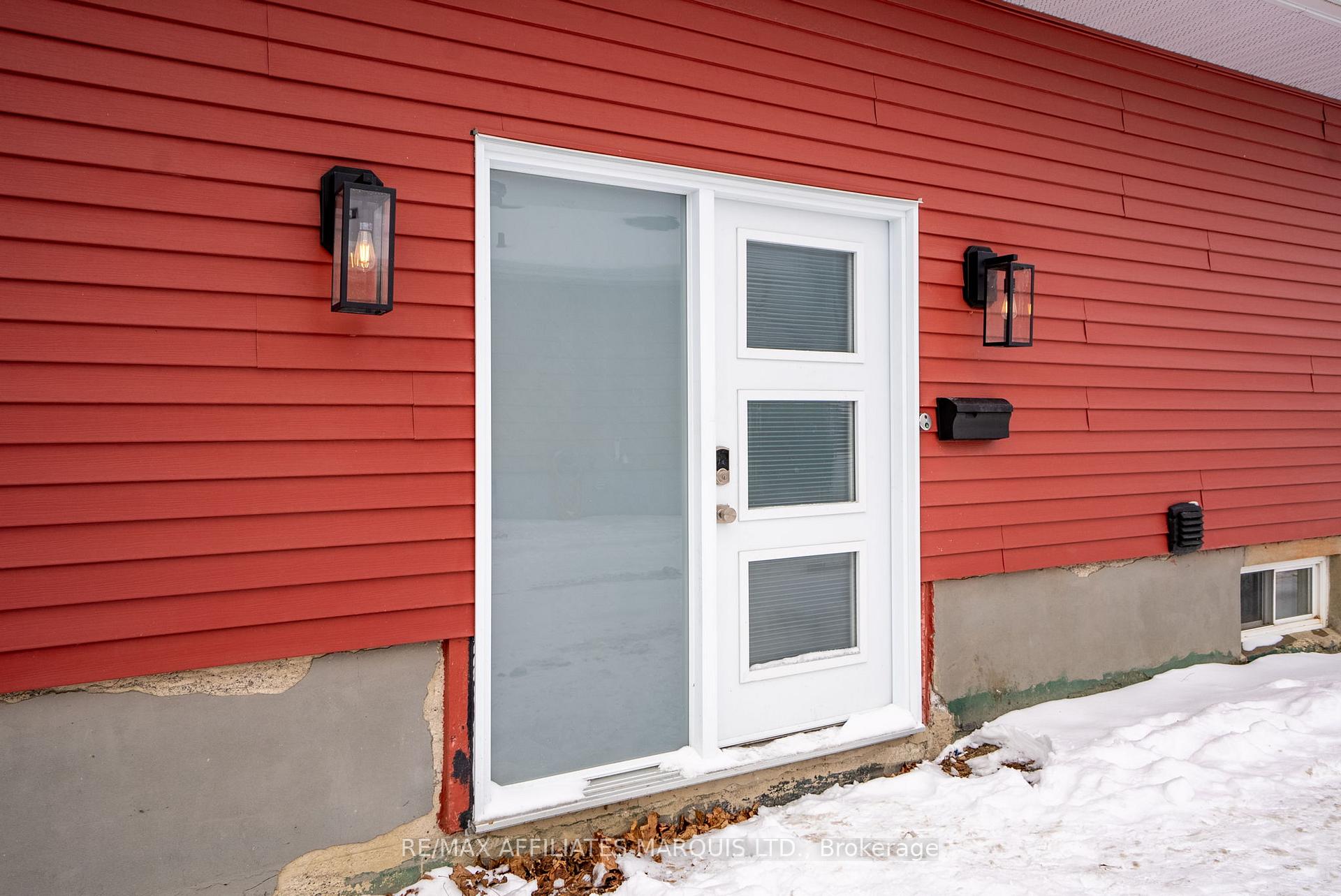 Photo 3 of 296 Meadowvale Crescent, Cornwall — HOMEH