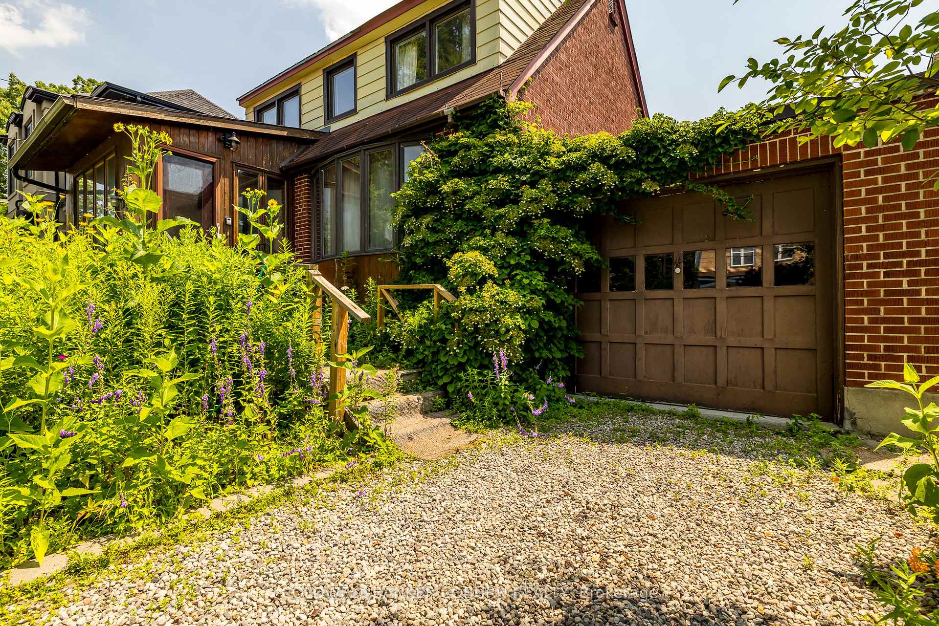 Photo 2 of 415 Lochaber Avenue, Ottawa, Westboro West — HOMEH