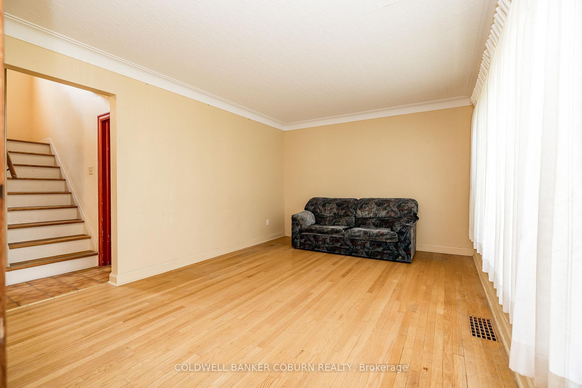 Photo 4 of 415 Lochaber Avenue, Ottawa, Westboro West — HOMEH