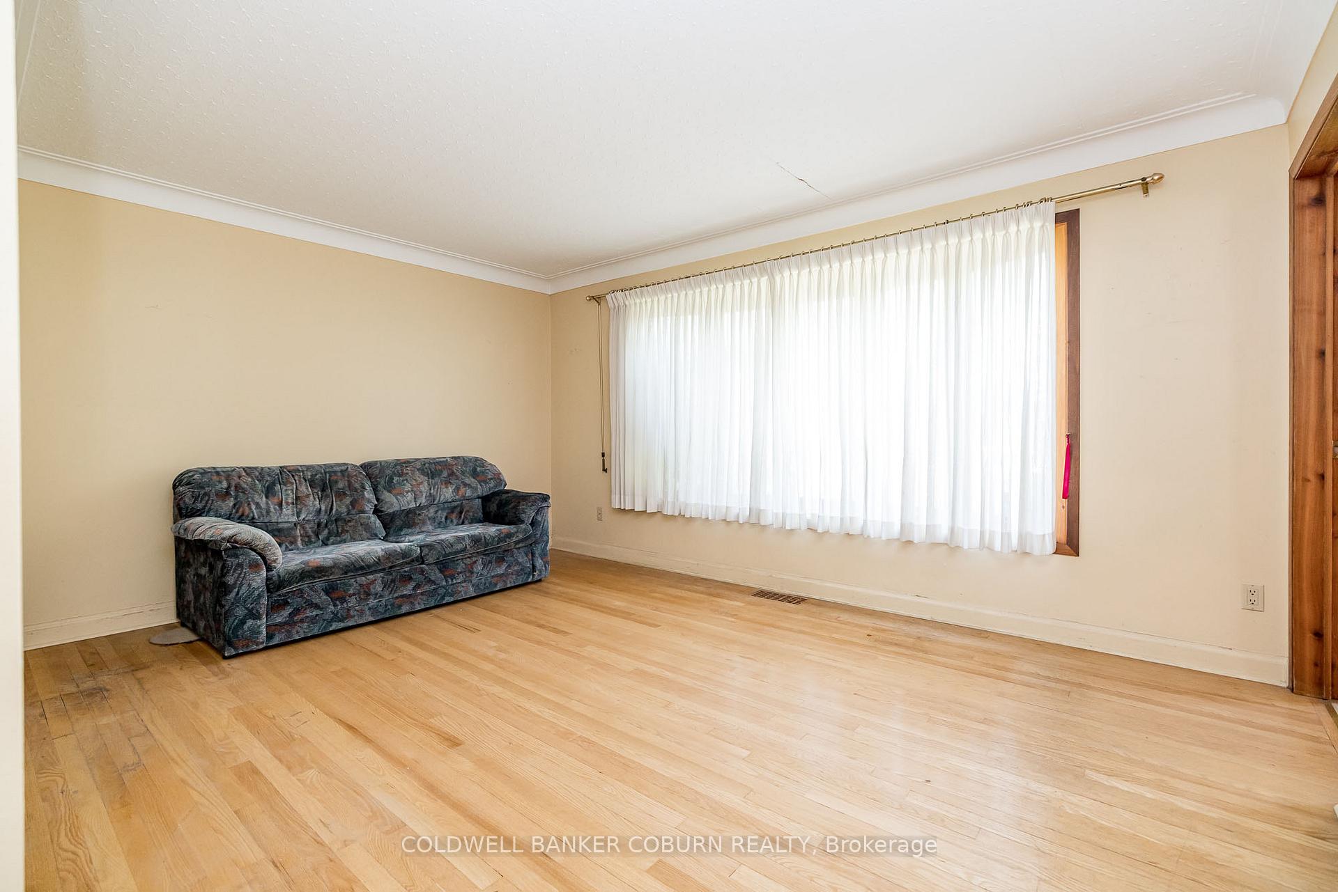 Photo 6 of 415 Lochaber Avenue, Ottawa, Westboro West — HOMEH
