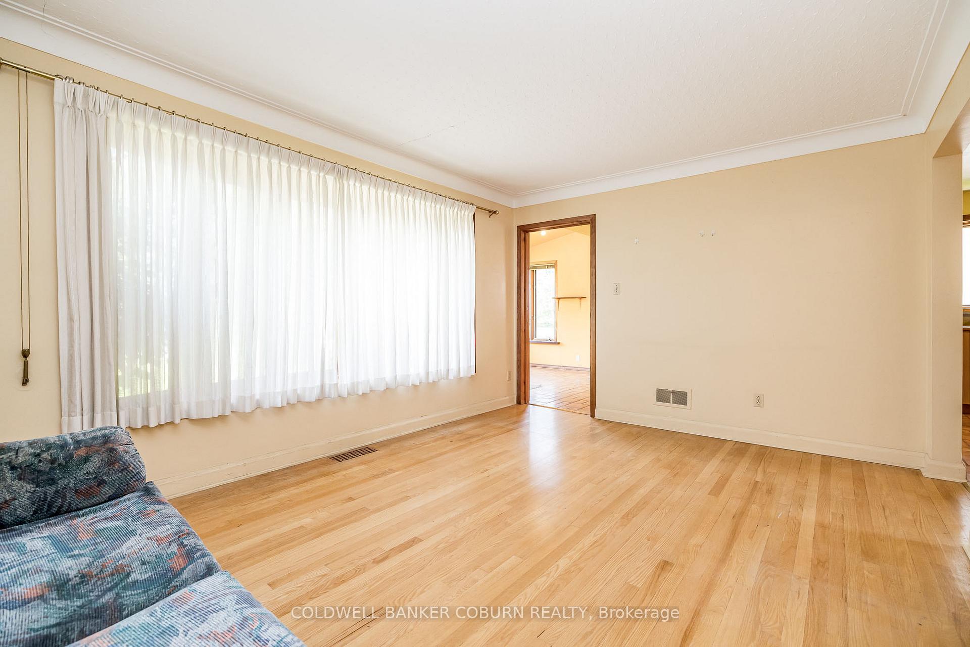 Photo 8 of 415 Lochaber Avenue, Ottawa, Westboro West — HOMEH