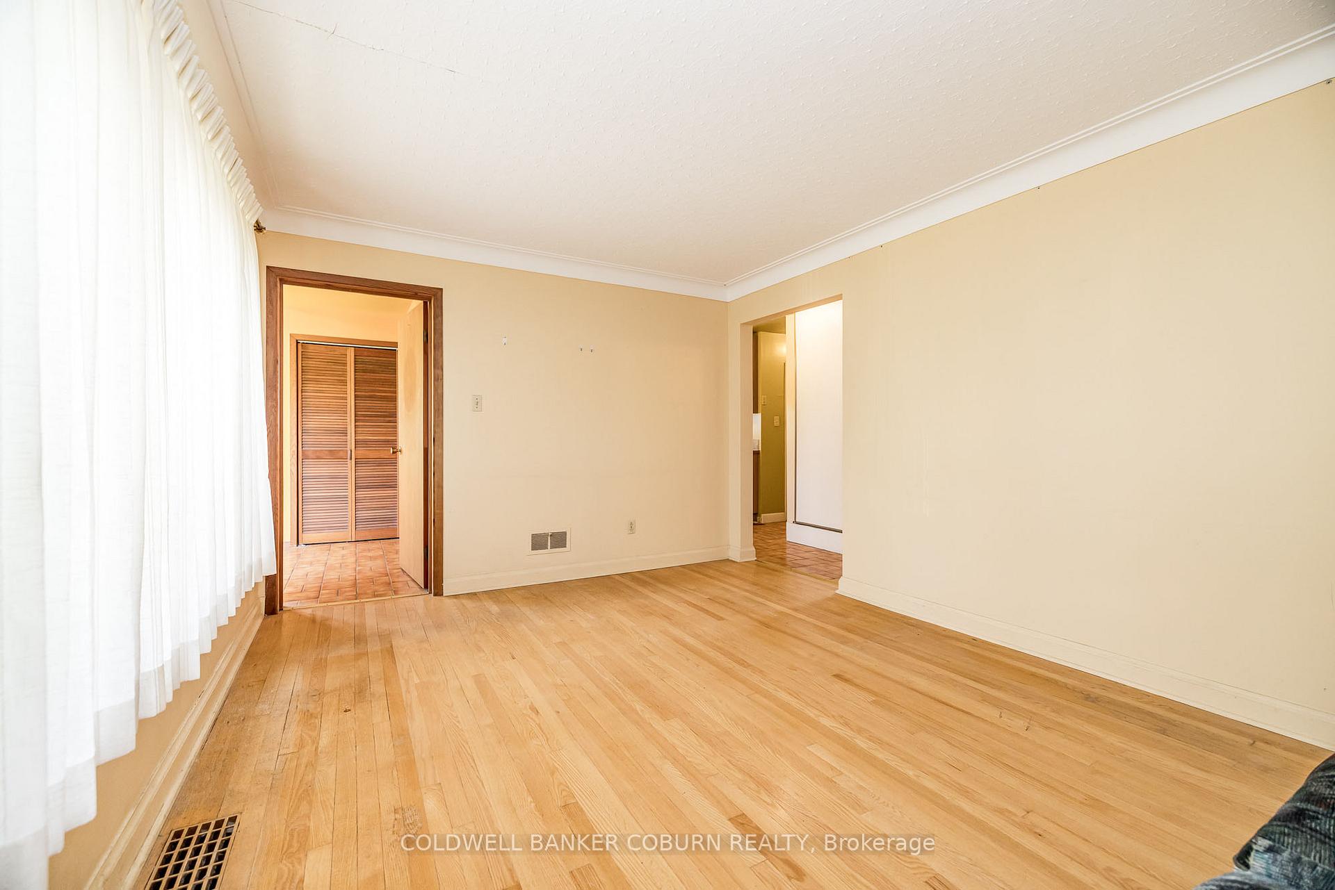 Photo 5 of 415 Lochaber Avenue, Ottawa, Westboro West — HOMEH