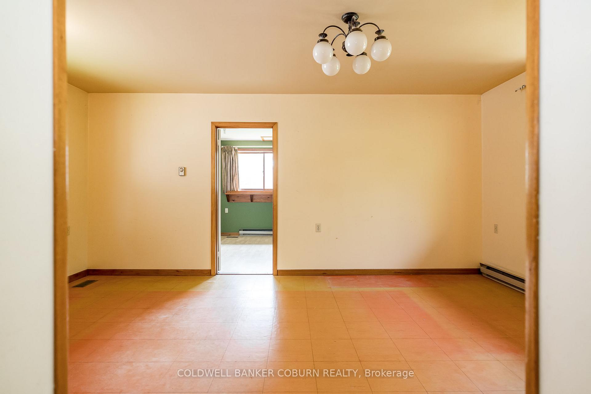 Photo 14 of 415 Lochaber Avenue, Ottawa, Westboro West — HOMEH