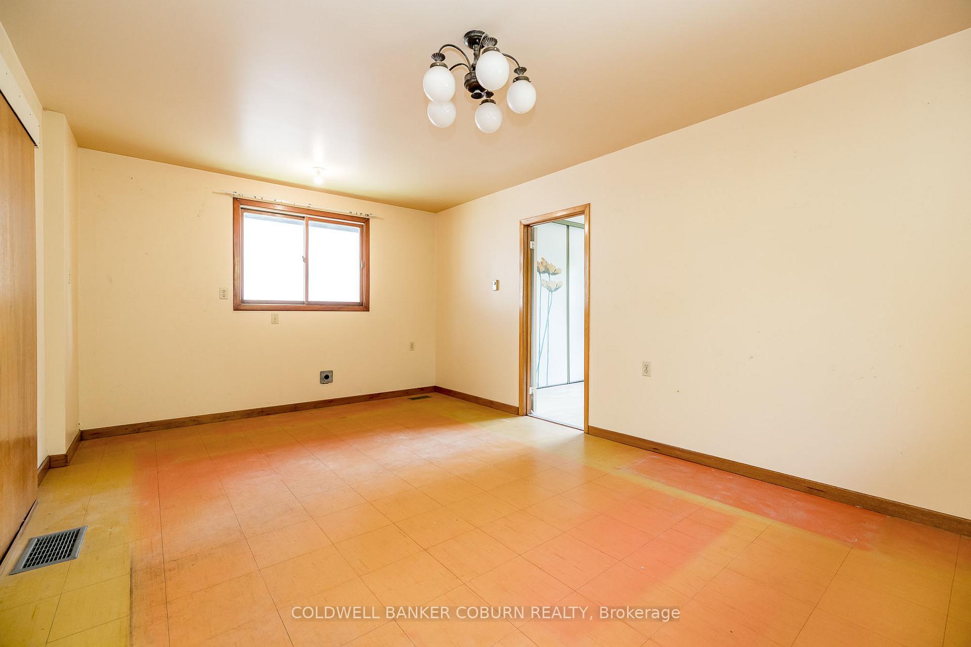 Photo 15 of 415 Lochaber Avenue, Ottawa, Westboro West — HOMEH