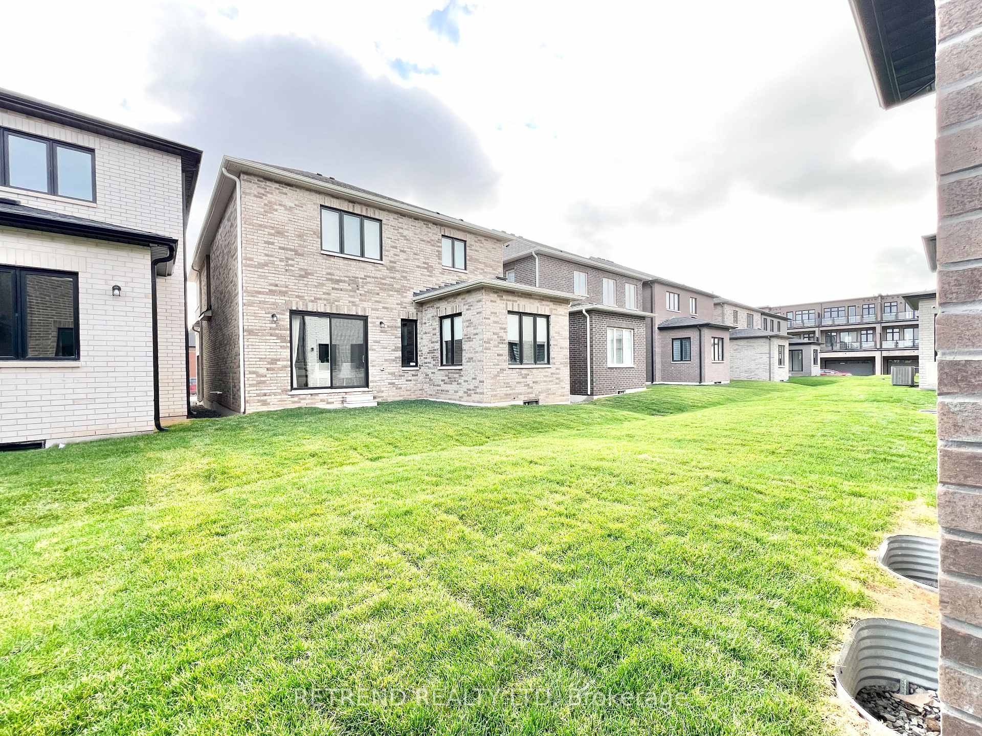 Photo 36 of 1348 Hydrangea Gardens, Oakville, Joshua Meadows — HOMEH
