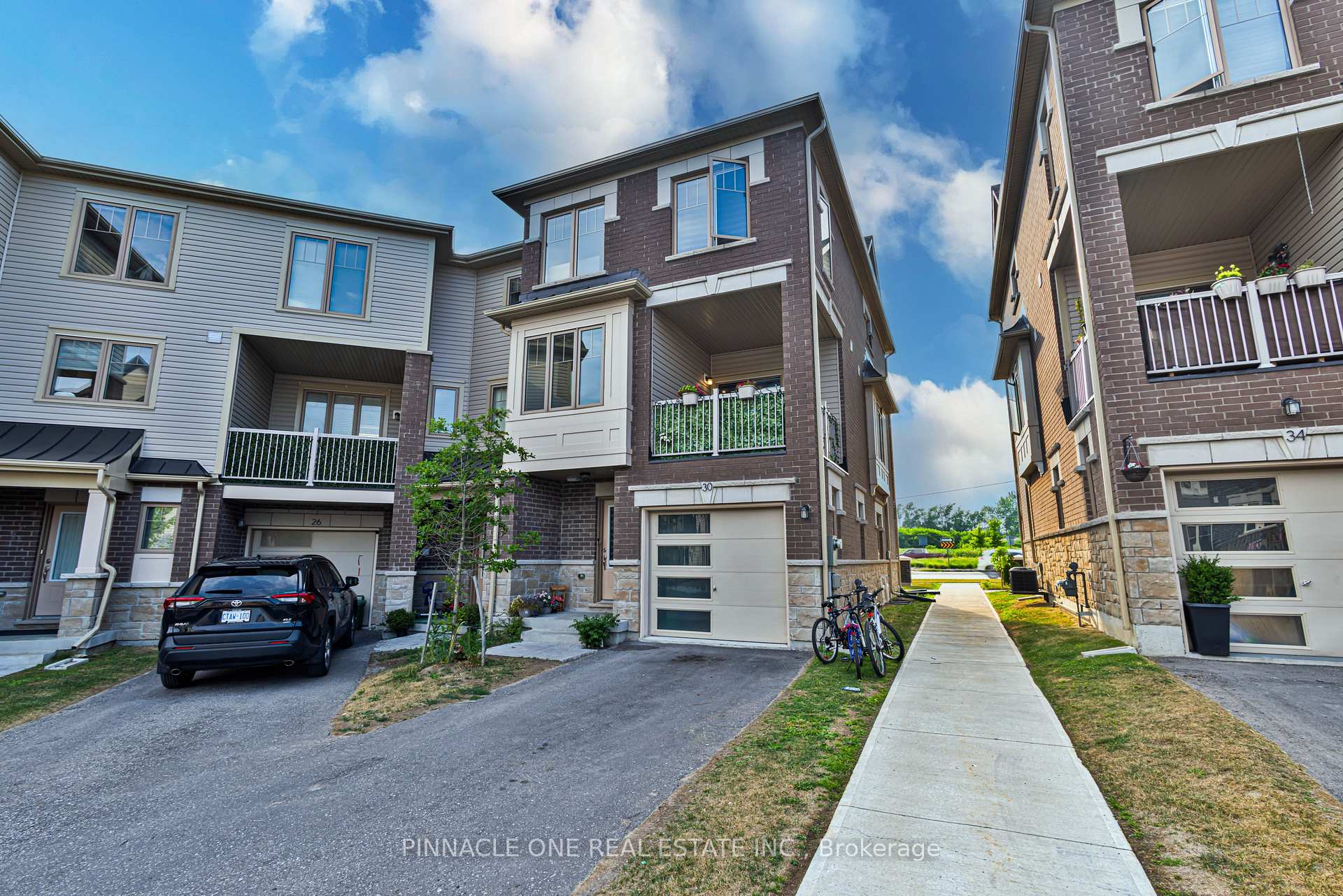 Photo 1 of 30 Ambereen Place, Clarington, Bowmanville — HOMEH