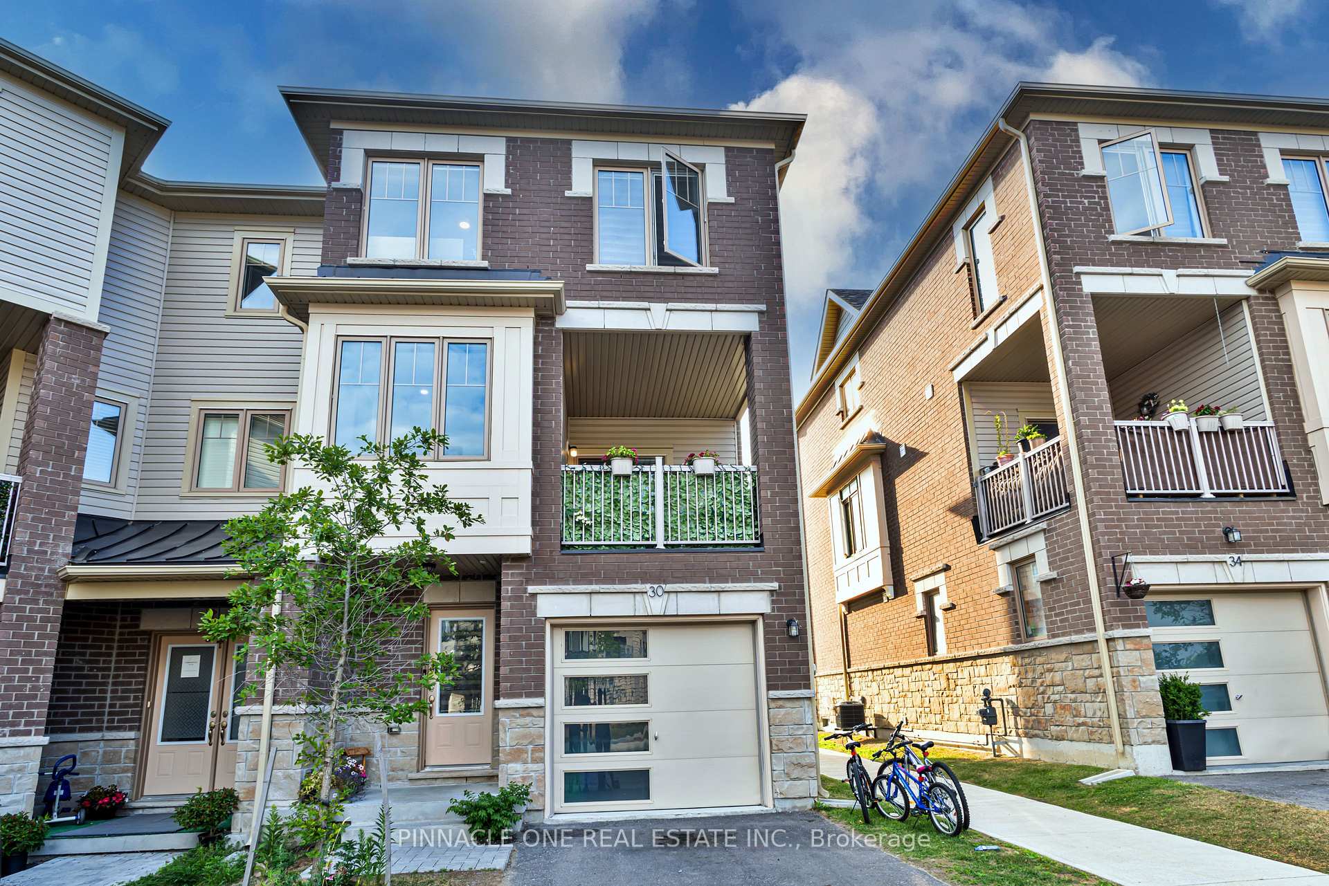 Photo 2 of 30 Ambereen Place, Clarington, Bowmanville — HOMEH