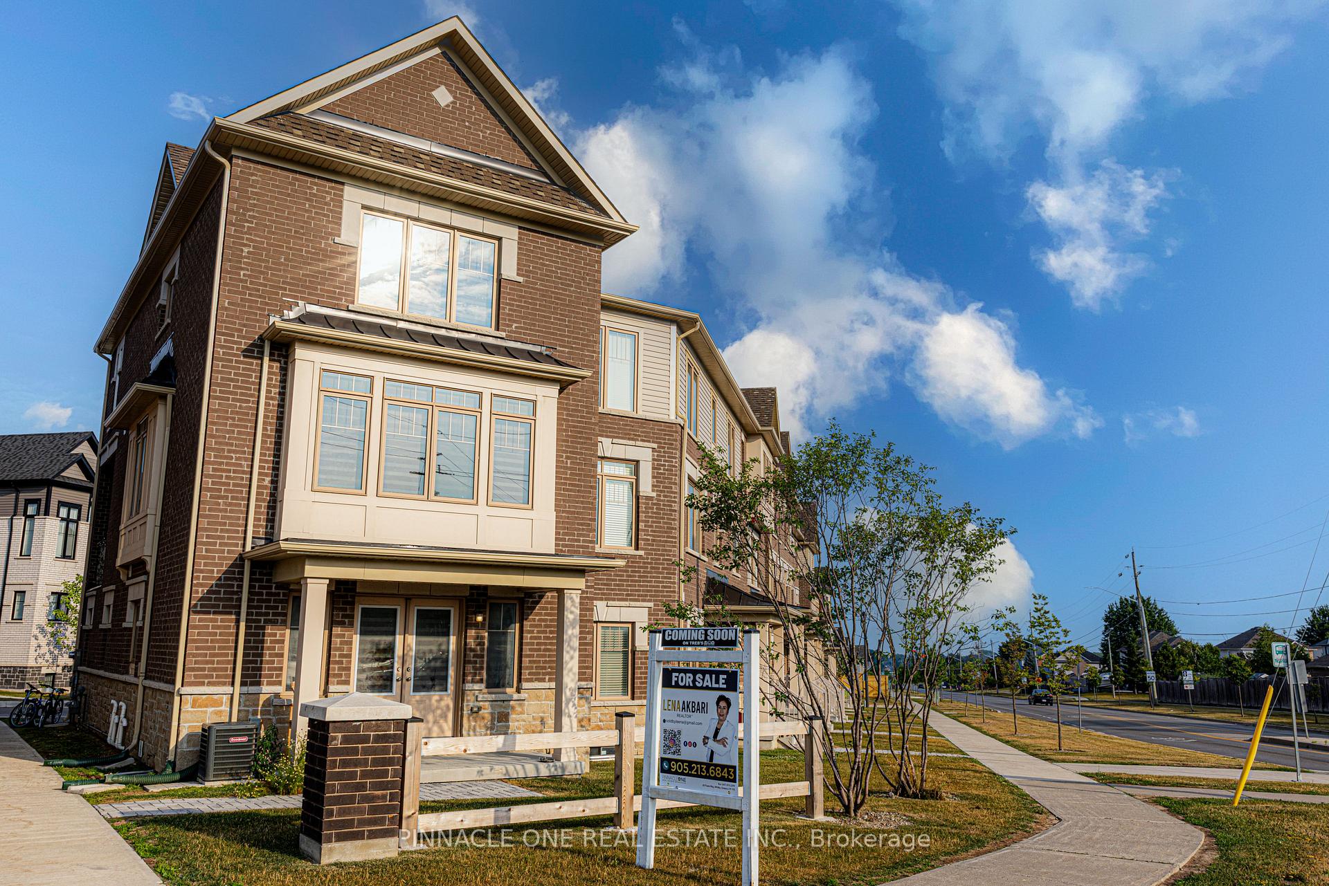 Photo 3 of 30 Ambereen Place, Clarington, Bowmanville — HOMEH