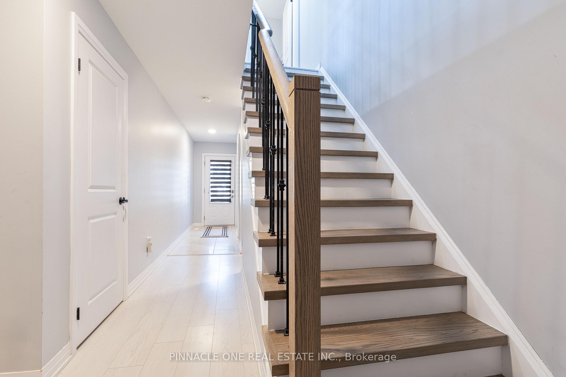 Photo 7 of 30 Ambereen Place, Clarington, Bowmanville — HOMEH