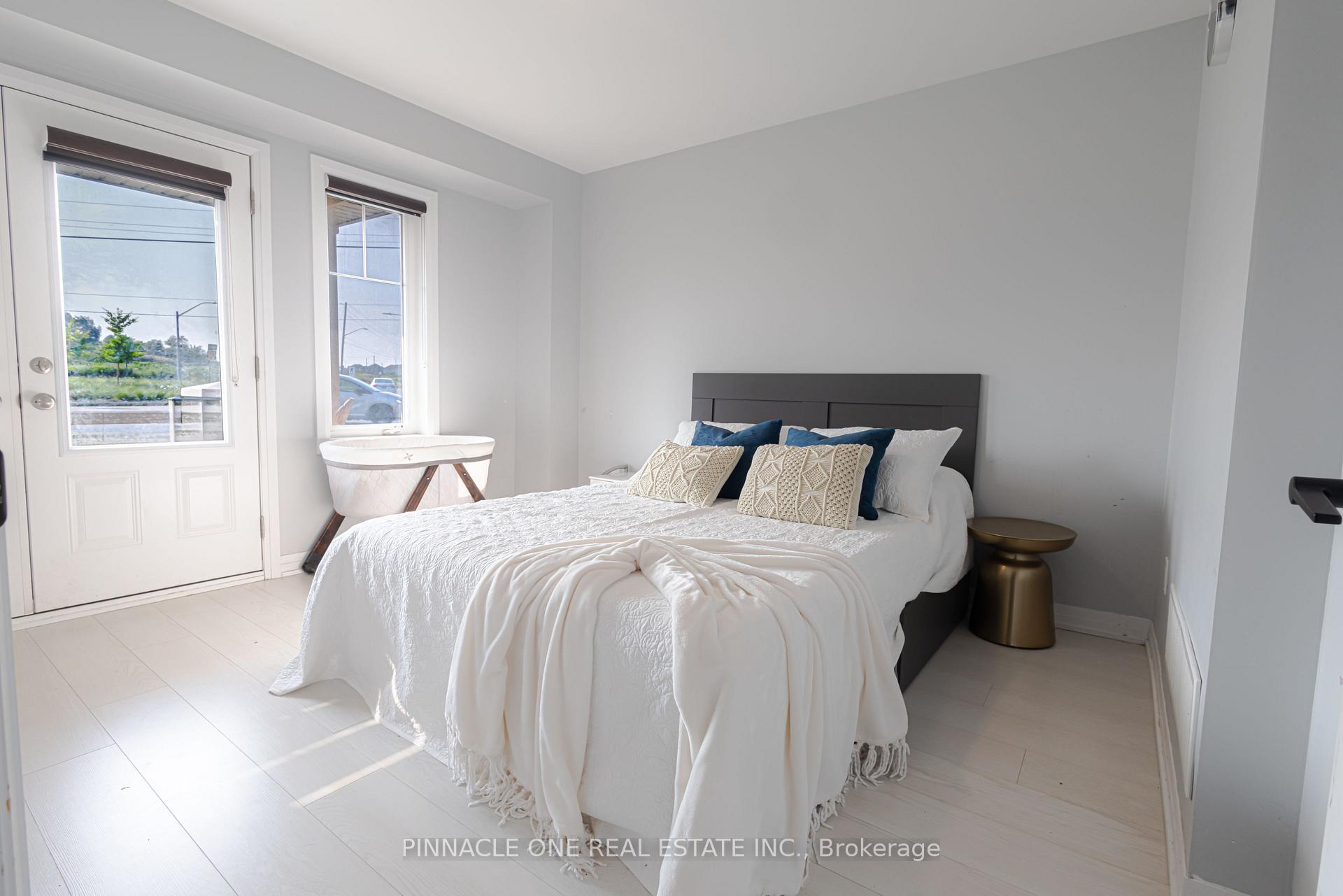 Photo 8 of 30 Ambereen Place, Clarington, Bowmanville — HOMEH