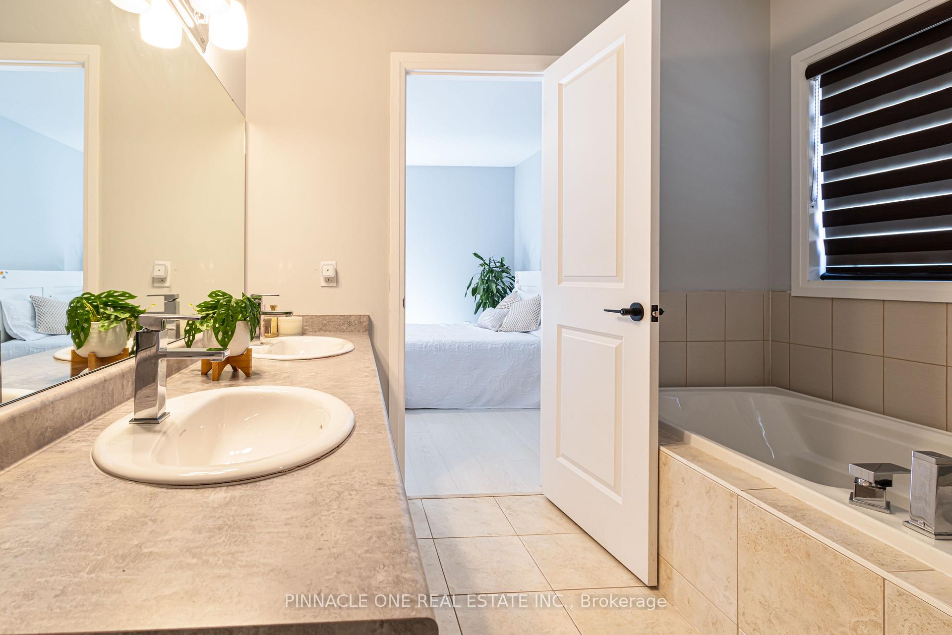 Photo 33 of 30 Ambereen Place, Clarington, Bowmanville — HOMEH