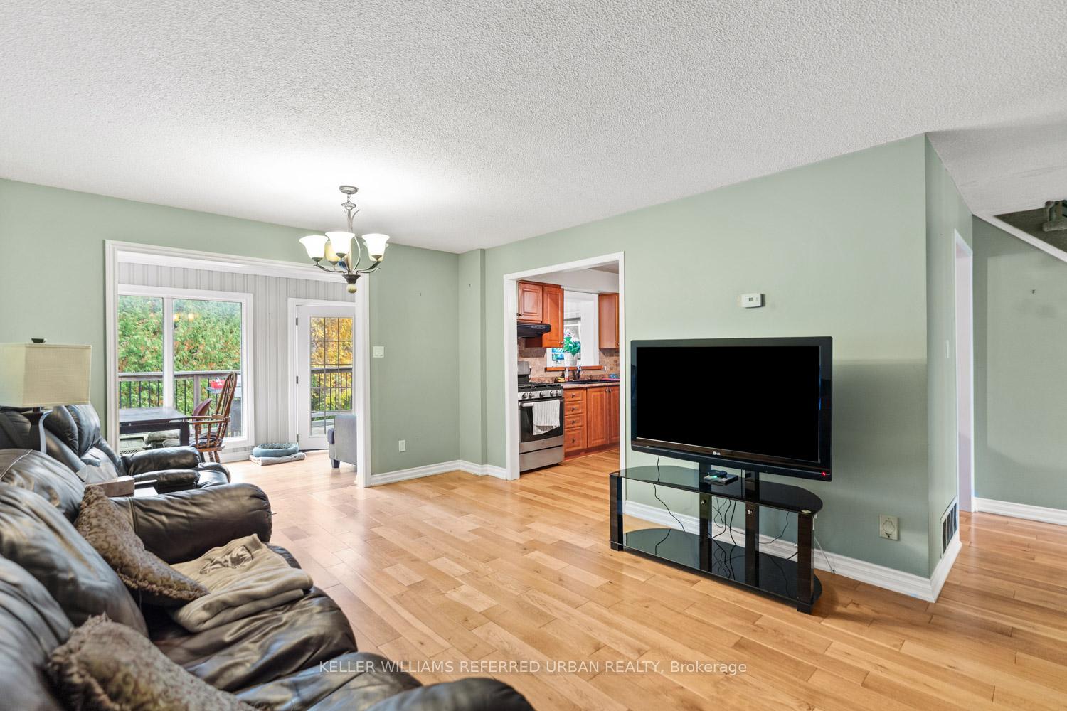 Photo 11 of 20 Biscayne Boulevard, Georgina, Keswick South — HOMEH