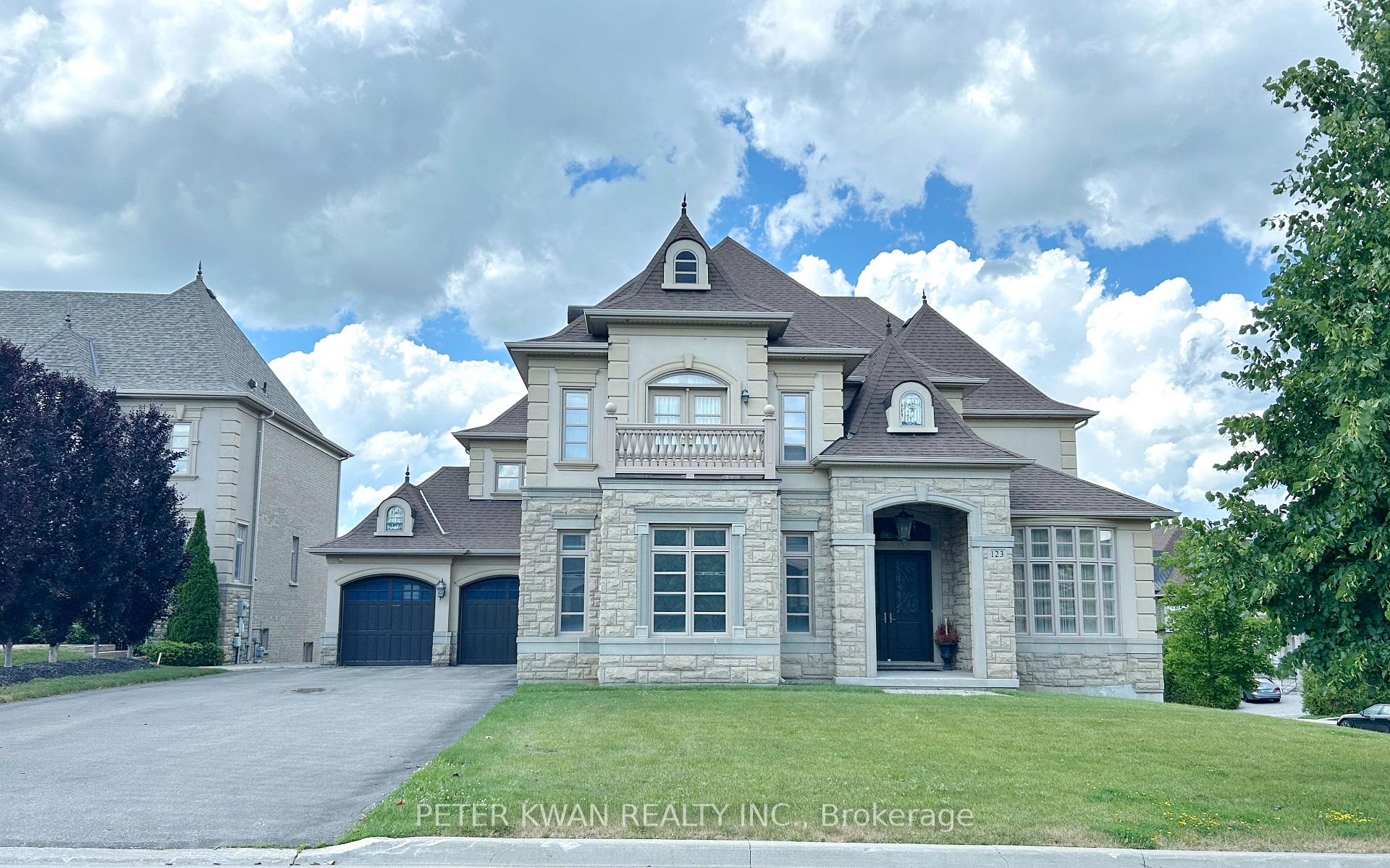 Front of 123 Carisbrooke Circle