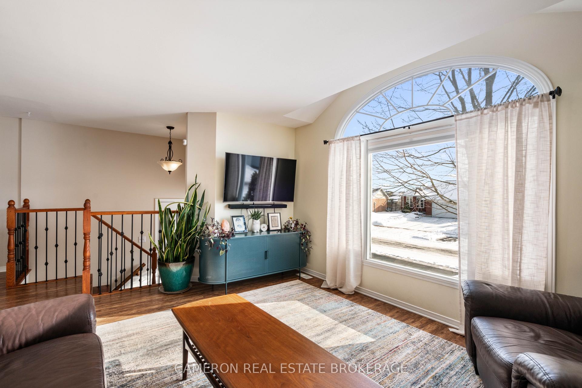 Photo 3 of 225 Wellington Street E, Cornwall — HOMEH