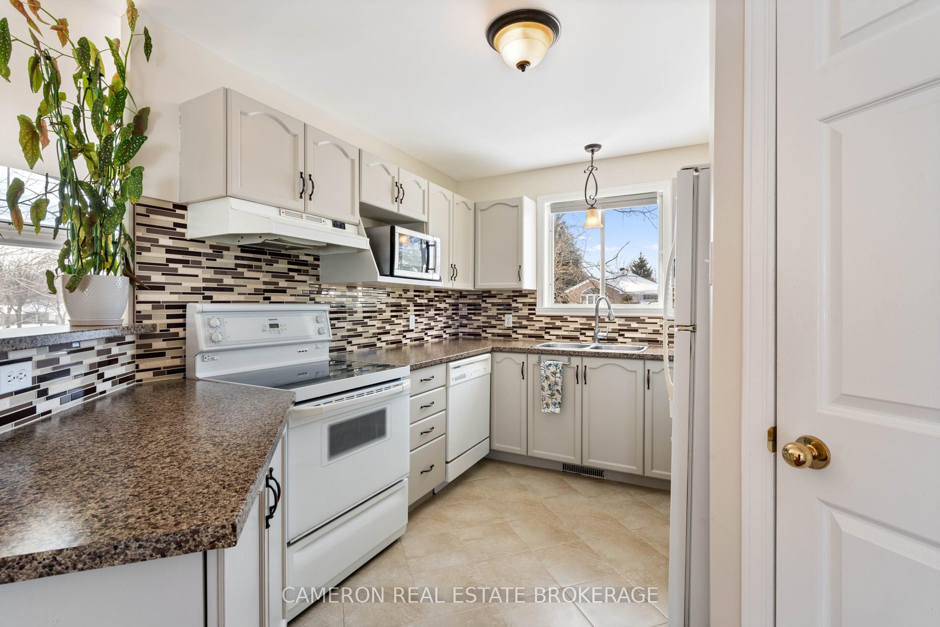 Photo 6 of 225 Wellington Street E, Cornwall — HOMEH