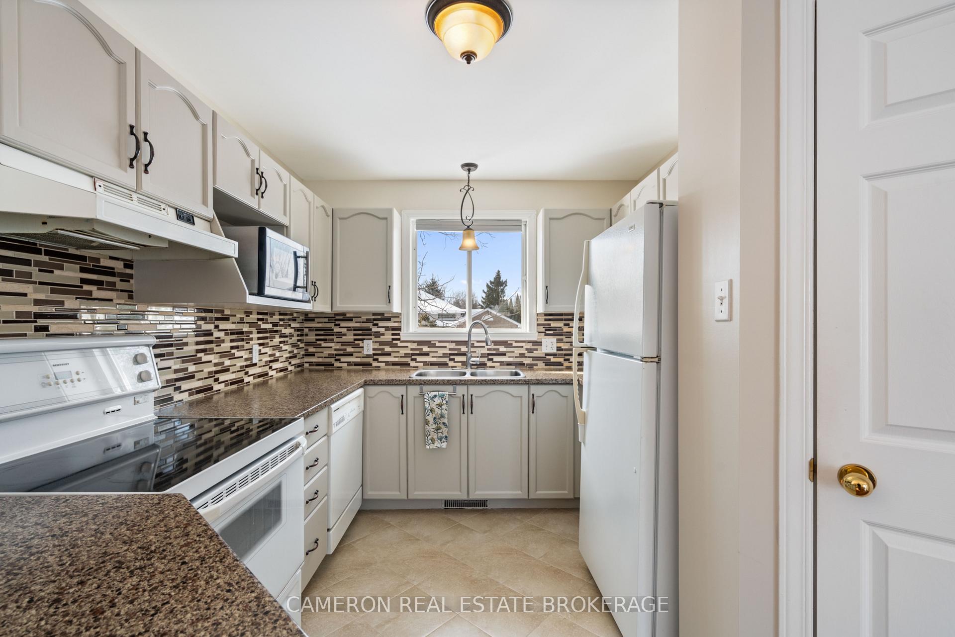 Photo 7 of 225 Wellington Street E, Cornwall — HOMEH