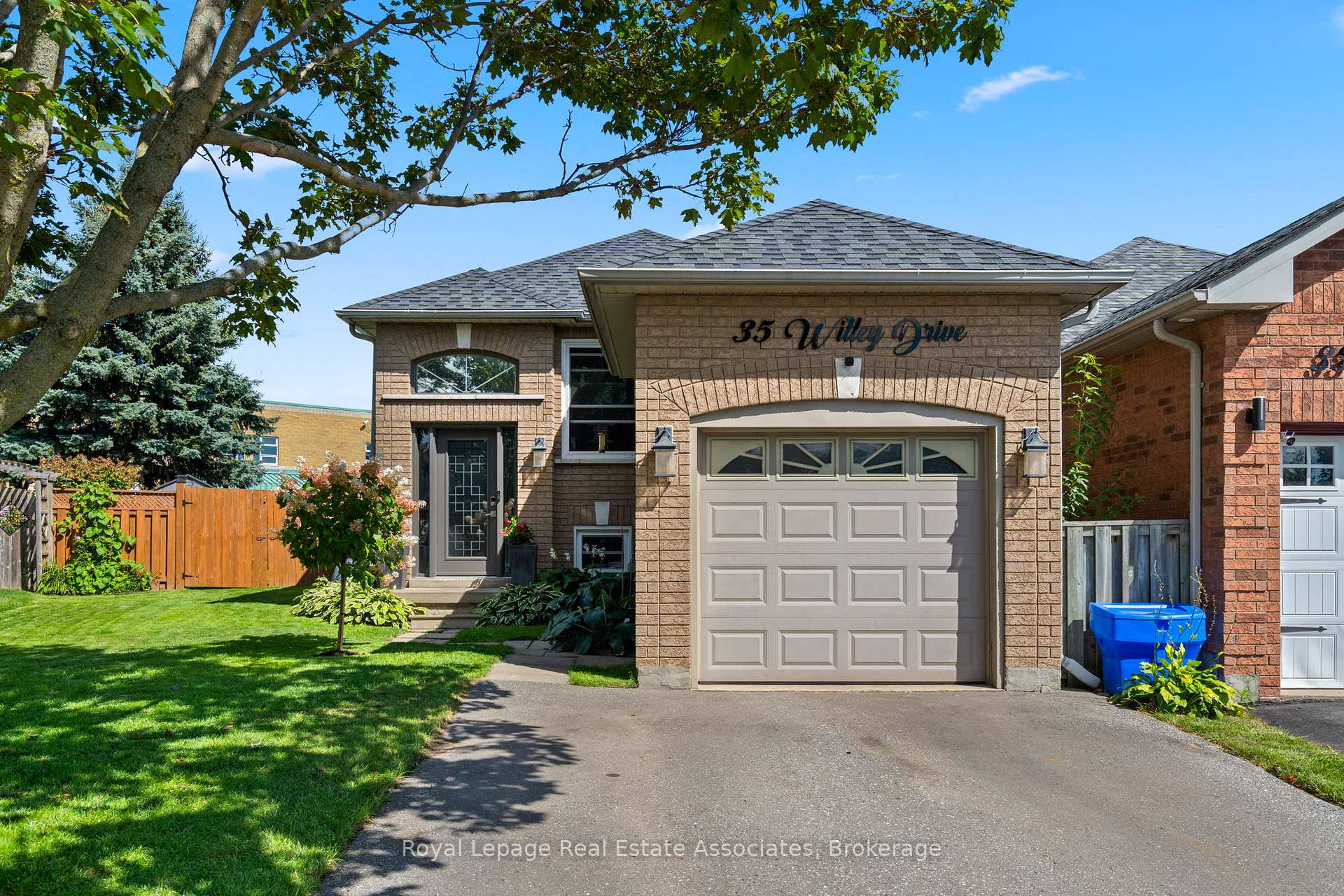 Photo 1 of 35 Willey Drive, Clarington, Bowmanville — HOMEH