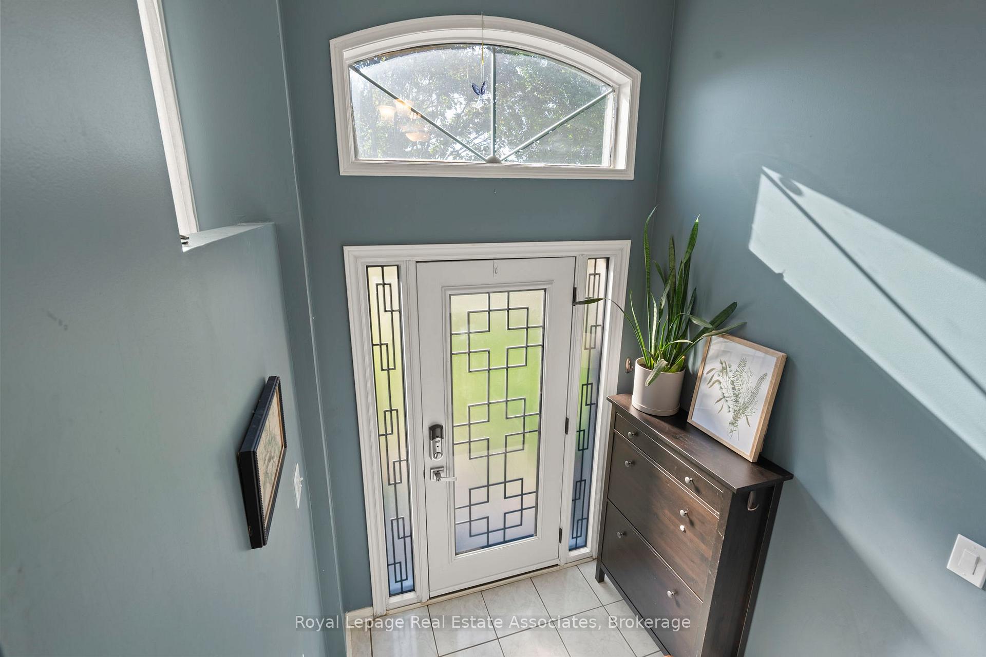 Photo 2 of 35 Willey Drive, Clarington, Bowmanville — HOMEH