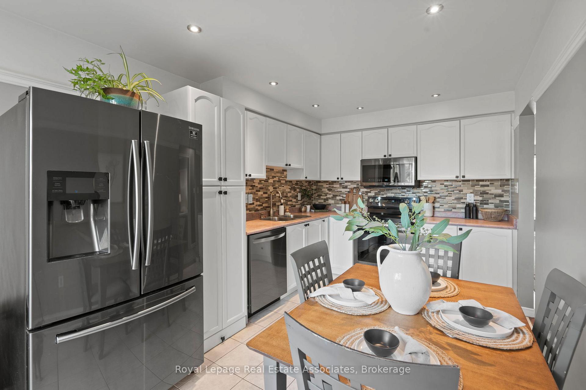 Photo 4 of 35 Willey Drive, Clarington, Bowmanville — HOMEH