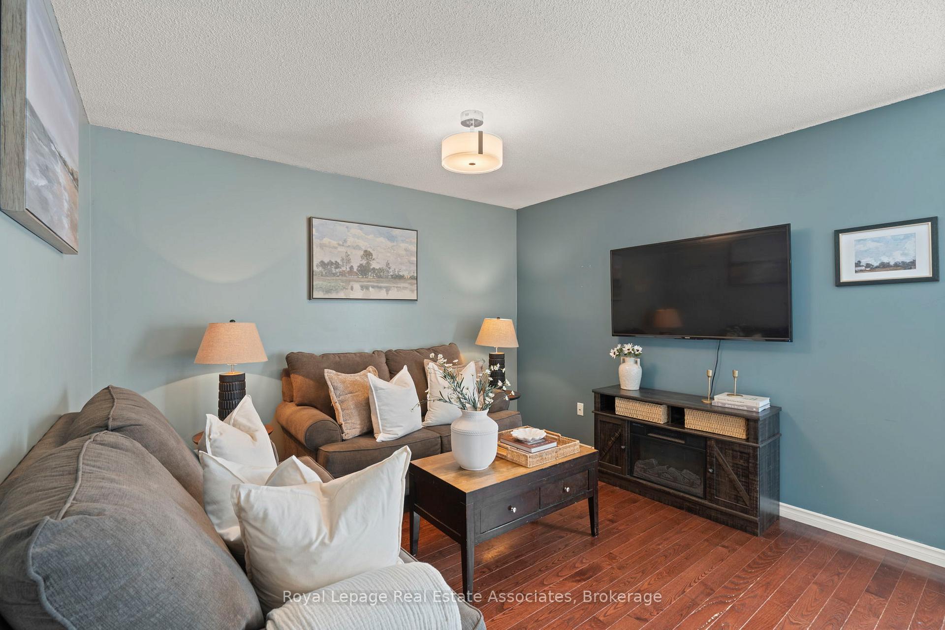 Photo 11 of 35 Willey Drive, Clarington, Bowmanville — HOMEH