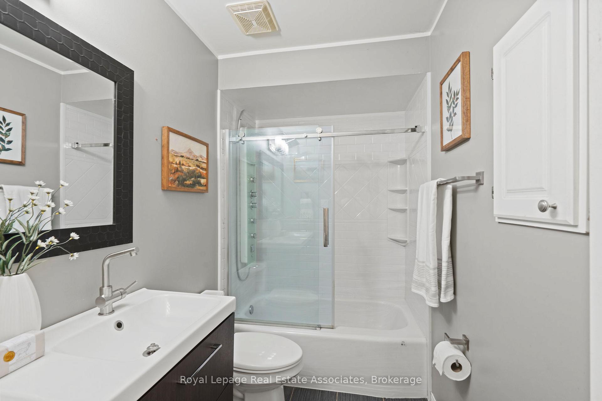 Photo 17 of 35 Willey Drive, Clarington, Bowmanville — HOMEH
