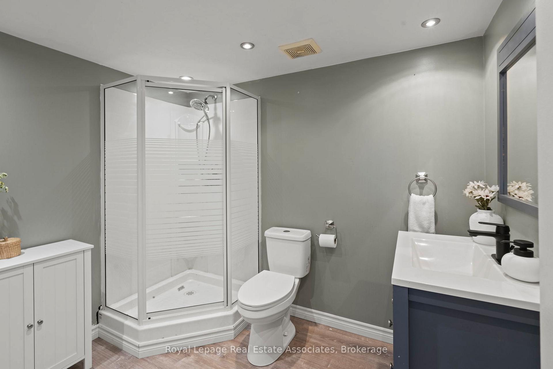 Photo 32 of 35 Willey Drive, Clarington, Bowmanville — HOMEH