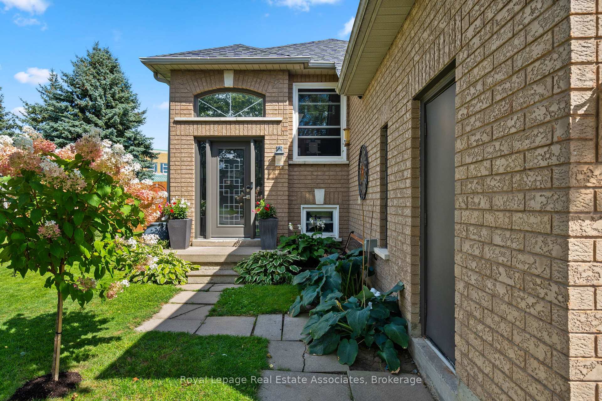 Photo 35 of 35 Willey Drive, Clarington, Bowmanville — HOMEH