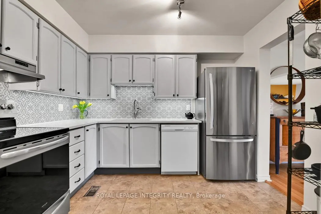 Photo 3 of 430 Sandhamn Private, Ottawa, Hunt Club Park/Greenboro — HOMEH
