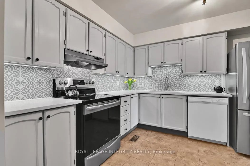 Photo 4 of 430 Sandhamn Private, Ottawa, Hunt Club Park/Greenboro — HOMEH