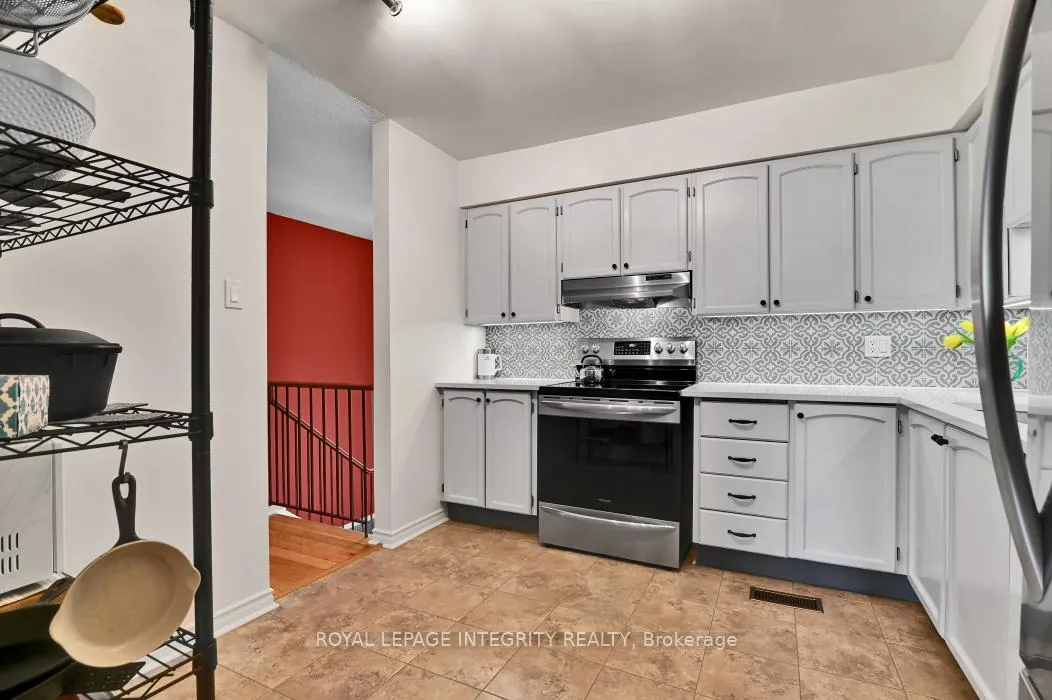 Photo 6 of 430 Sandhamn Private, Ottawa, Hunt Club Park/Greenboro — HOMEH