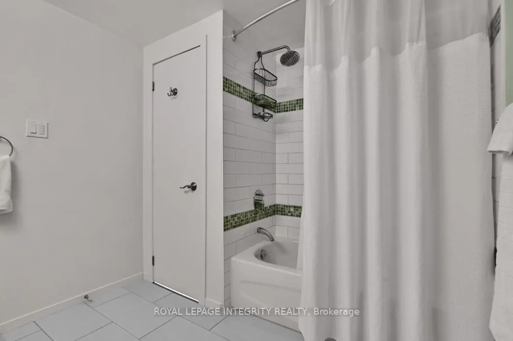 Photo 18 of 430 Sandhamn Private, Ottawa, Hunt Club Park/Greenboro — HOMEH