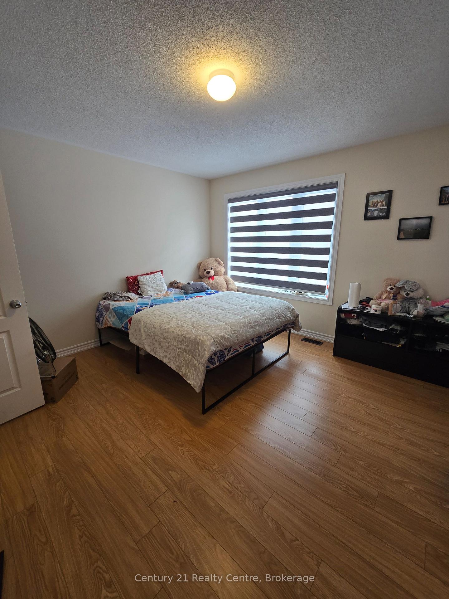 Photo 11 of 5 Shiff Crescent, Brampton, Heart Lake East — HOMEH
