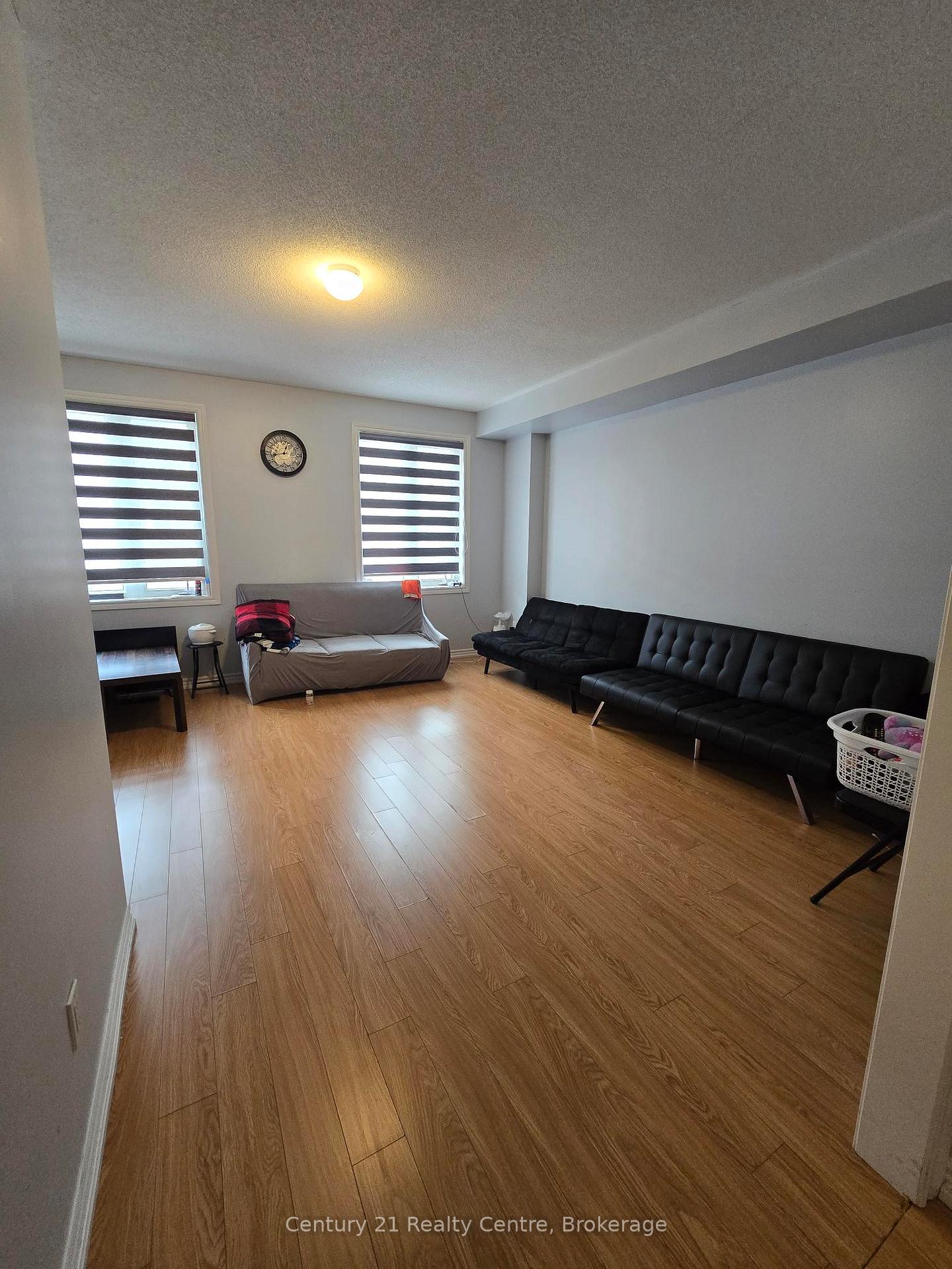 Photo 10 of 5 Shiff Crescent, Brampton, Heart Lake East — HOMEH
