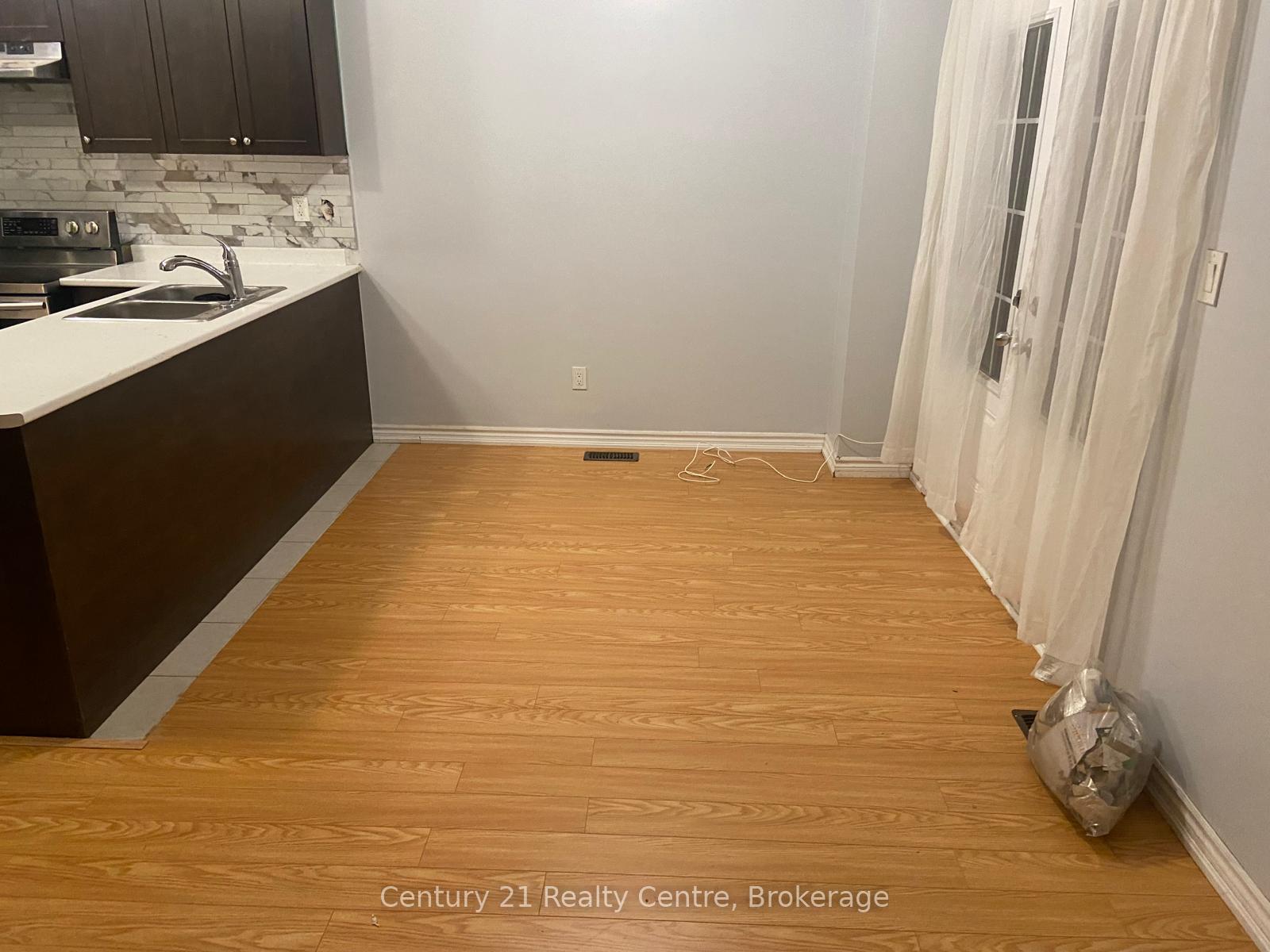 Photo 9 of 5 Shiff Crescent, Brampton, Heart Lake East — HOMEH