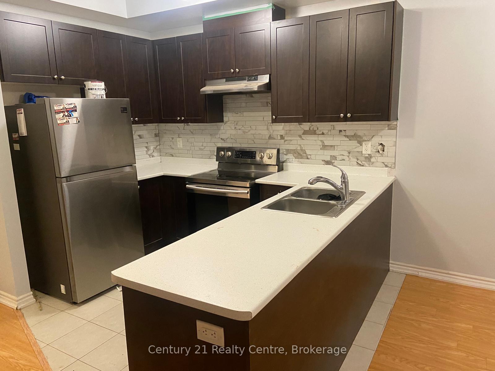 Photo 7 of 5 Shiff Crescent, Brampton, Heart Lake East — HOMEH