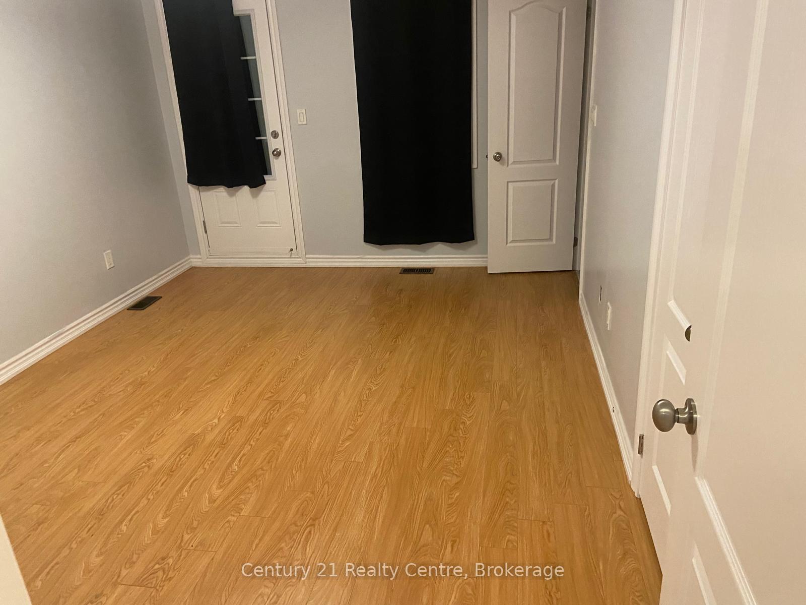Photo 12 of 5 Shiff Crescent, Brampton, Heart Lake East — HOMEH