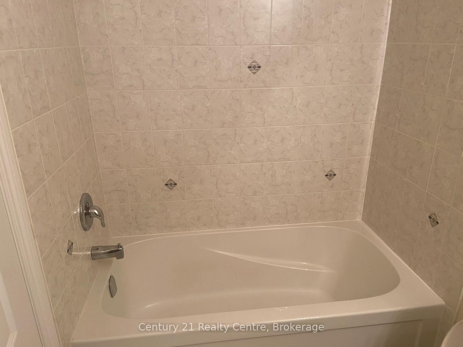 Photo 15 of 5 Shiff Crescent, Brampton, Heart Lake East — HOMEH